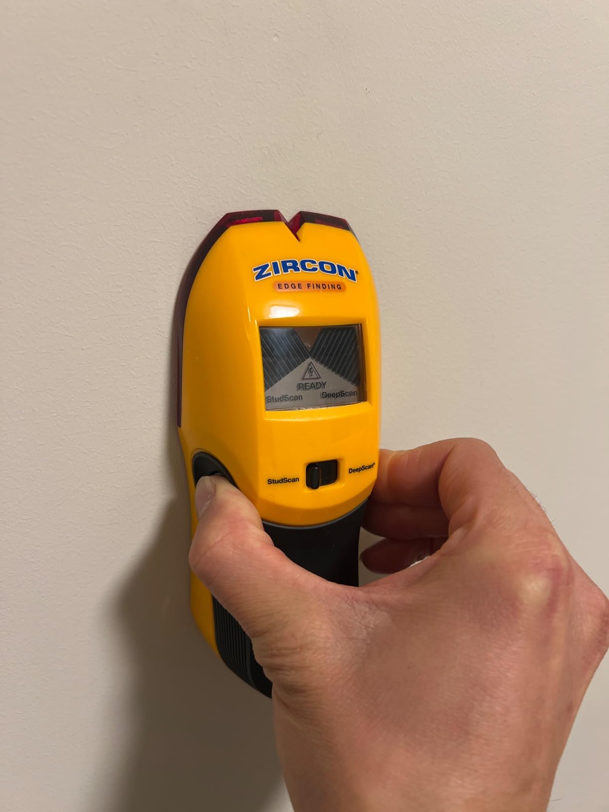 Zircon StudSensor A100 Stud Finder and Wall Scanner - Edge Locating Stud Detector with WireWarning AC Detection - Easy-to-Read Display and Ergonomic Grip customer photo 1