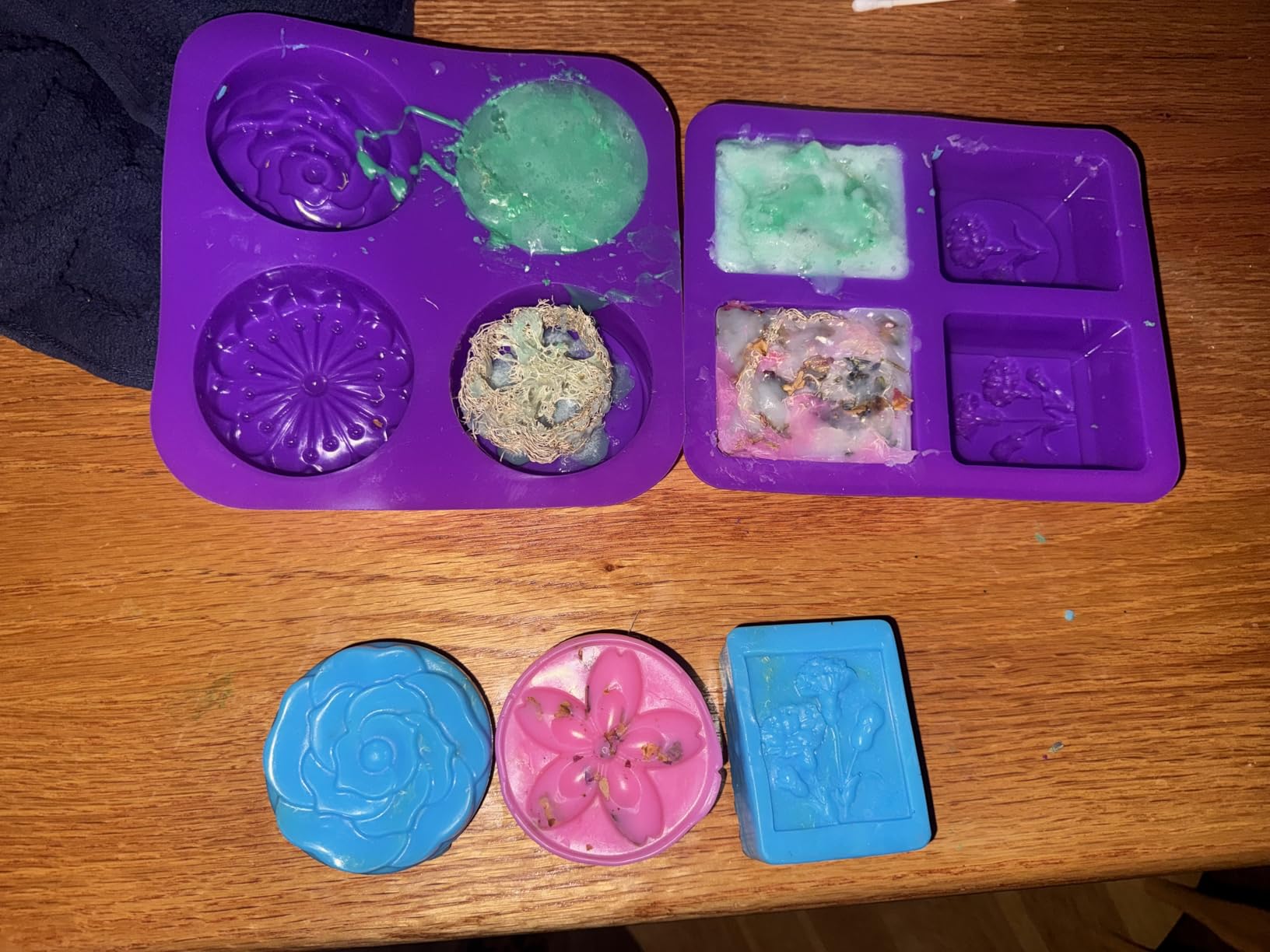 CraftZee Large Premium Deluxe Soap Making Kit - All-in-One Soap Making Supplies with Soap Base, Soap Cutter Box, Silicone Loaf Molds, Fragrances & More customer photo 1