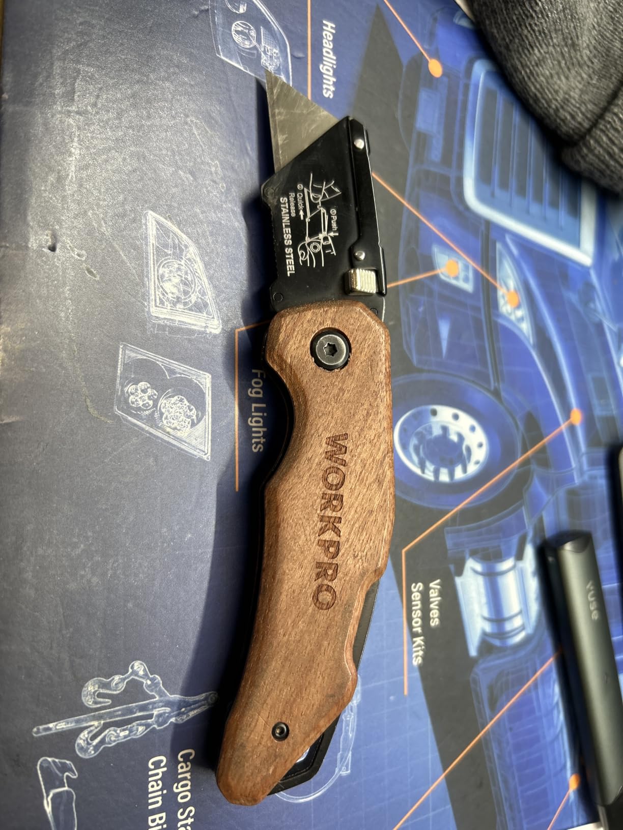 WORKPRO Folding Utility Knife with Stainless Steel Head, Quick-change Blade & Back Lock, Wood Handle Heavy Duty Box Cutter customer photo 1