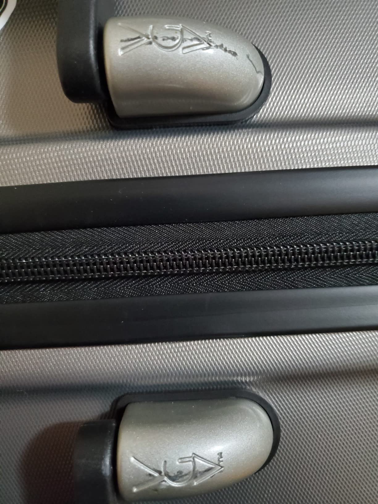 VinGardeValise® The Piccolo Wine Suitcase - 5-Bottle Travel Luggage, TSA-Approved, Durable Hard Shell, Shockproof Foam, Secure Bottle Protection for Enthusiasts & Collectors - Burgundy customer photo 1
