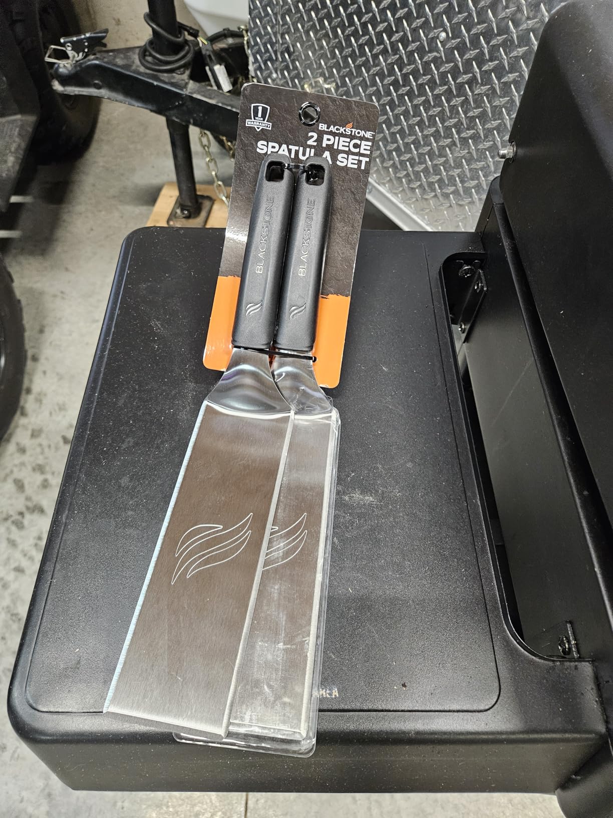 BLACKSTONE 5550 Extra Long Griddle Spatula Set of 2- Perfect Heavy-Duty Stainless Steel Premium Flat Top BBQ Grill Accessories, Non-Slip Plastic Handle, Heat Resistant, Dishwasher Safe Easy to Clean customer photo 1