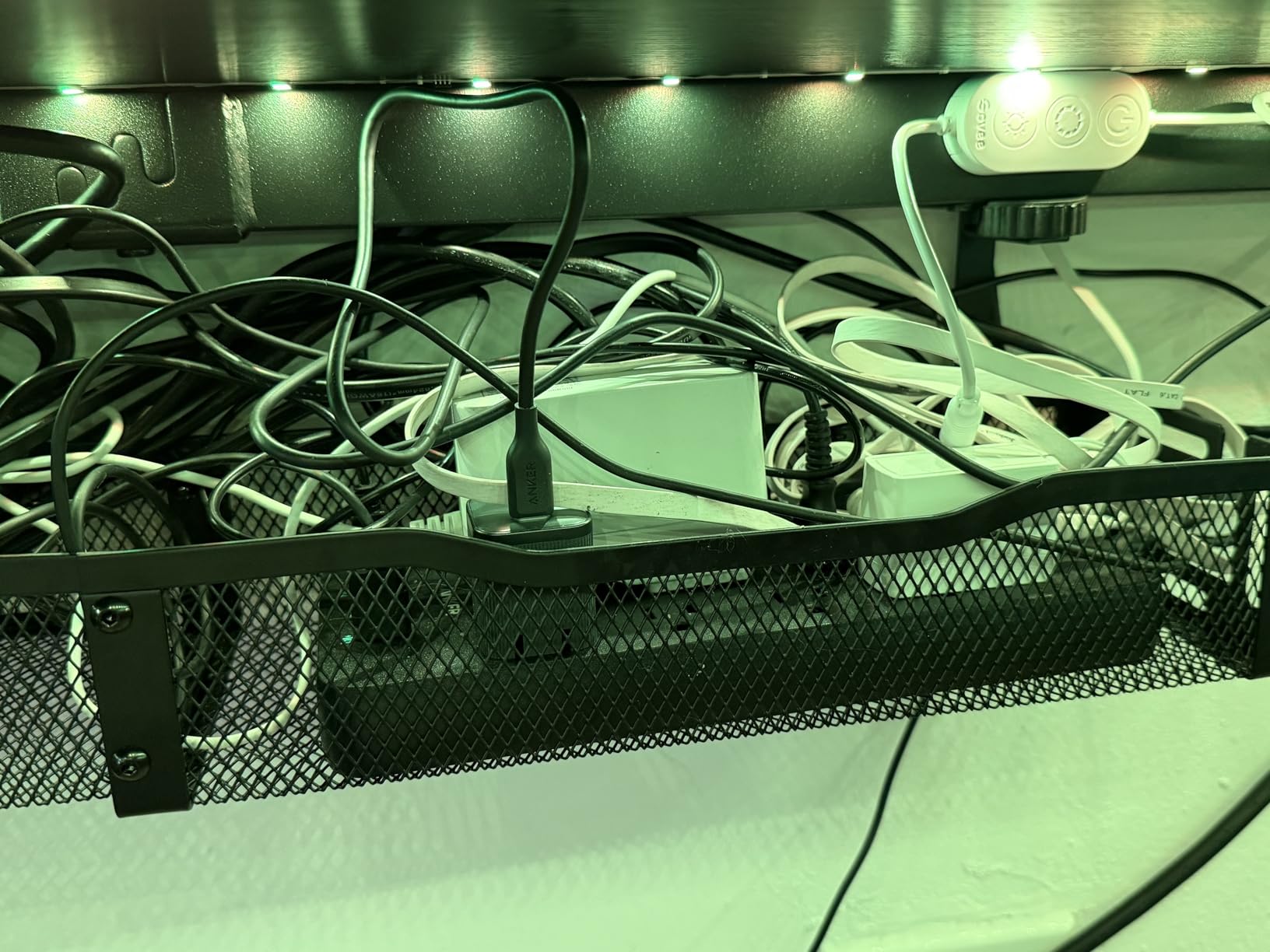 Anker Power Strip with 2100J Surge Protector, Outlet Extender, 5ft Extension Cord with Multiple Outlets, 12 AC, 2 USB A, 1 USB C Port for 20W, Home Office, Dorm Room Essentials, TUV Listed customer photo 2