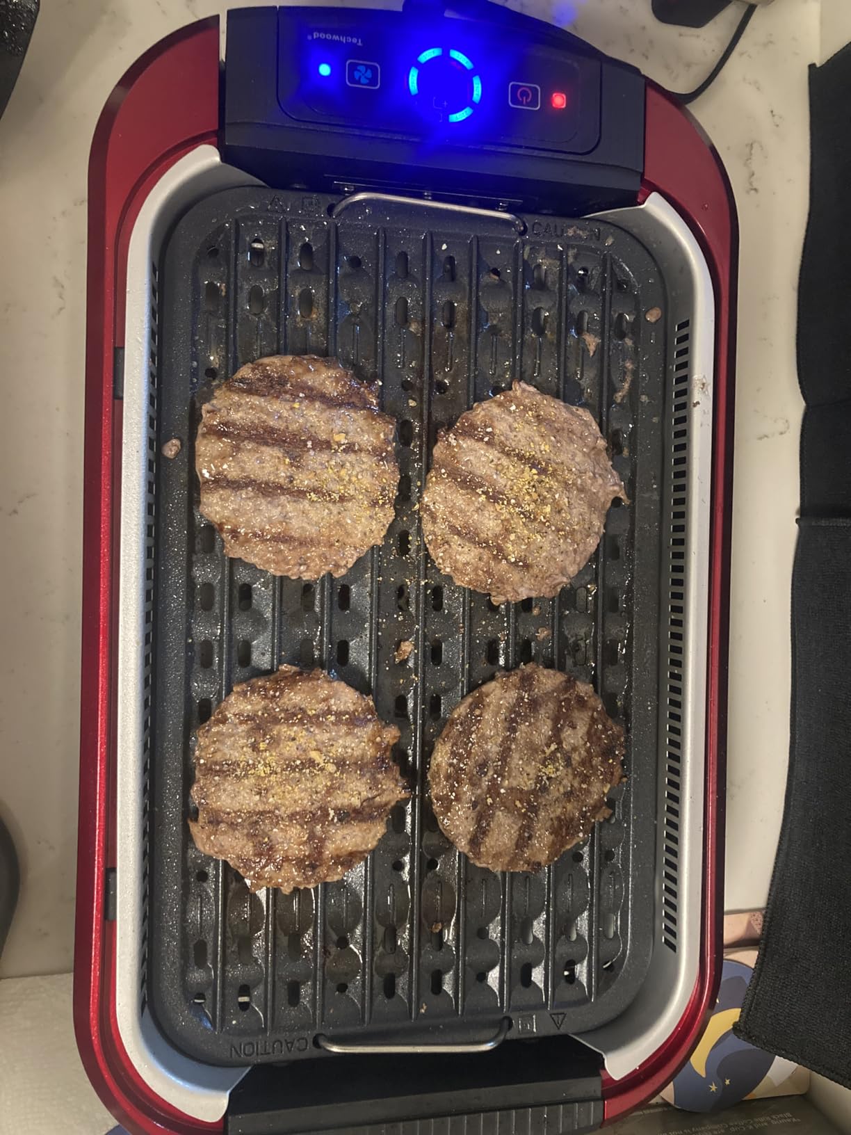 Techwood Indoor Grill Smokeless Grill, Electric Korean BBQ Grill with Glass Lid, Turbo Smoke Extractor Technology, Dishwasher-Safe Drip Tray & Nonstick Grilling Removable Plate, Black, 1500W customer photo 1