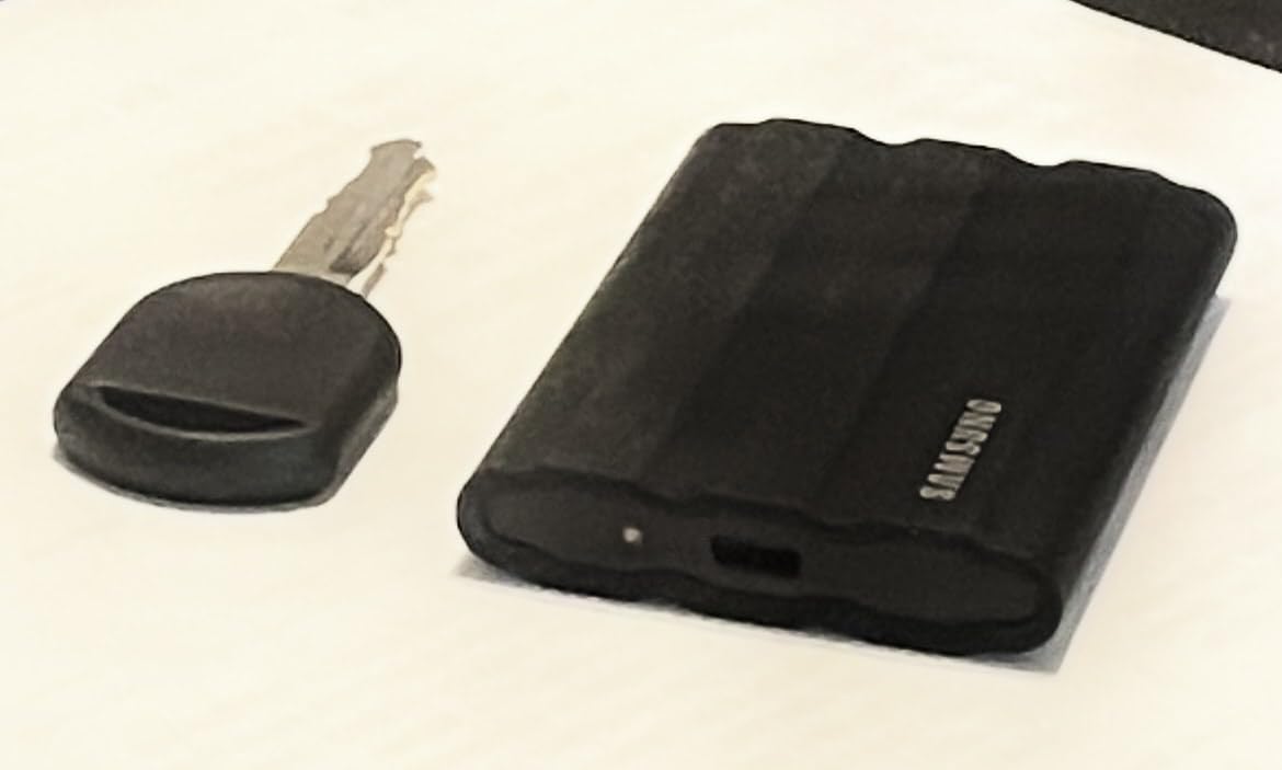 Samsung T7 Shield 1TB, up to 1050MB/s, USB 3.2 Gen2, Rugged, IP65 Rated, for Photographers, Content Creators and Gaming customer photo 1