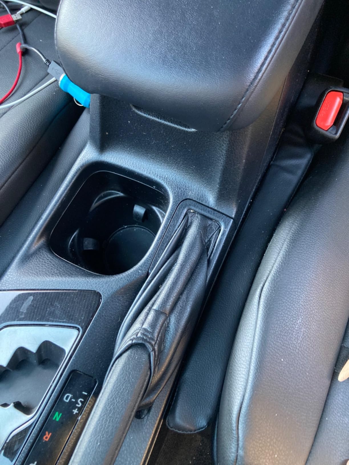 Leather Seat Gap Filler, No Drop Seat Guard Universal for Car SUV, Truck to Fill The Gap Between Seat and Console customer photo 1