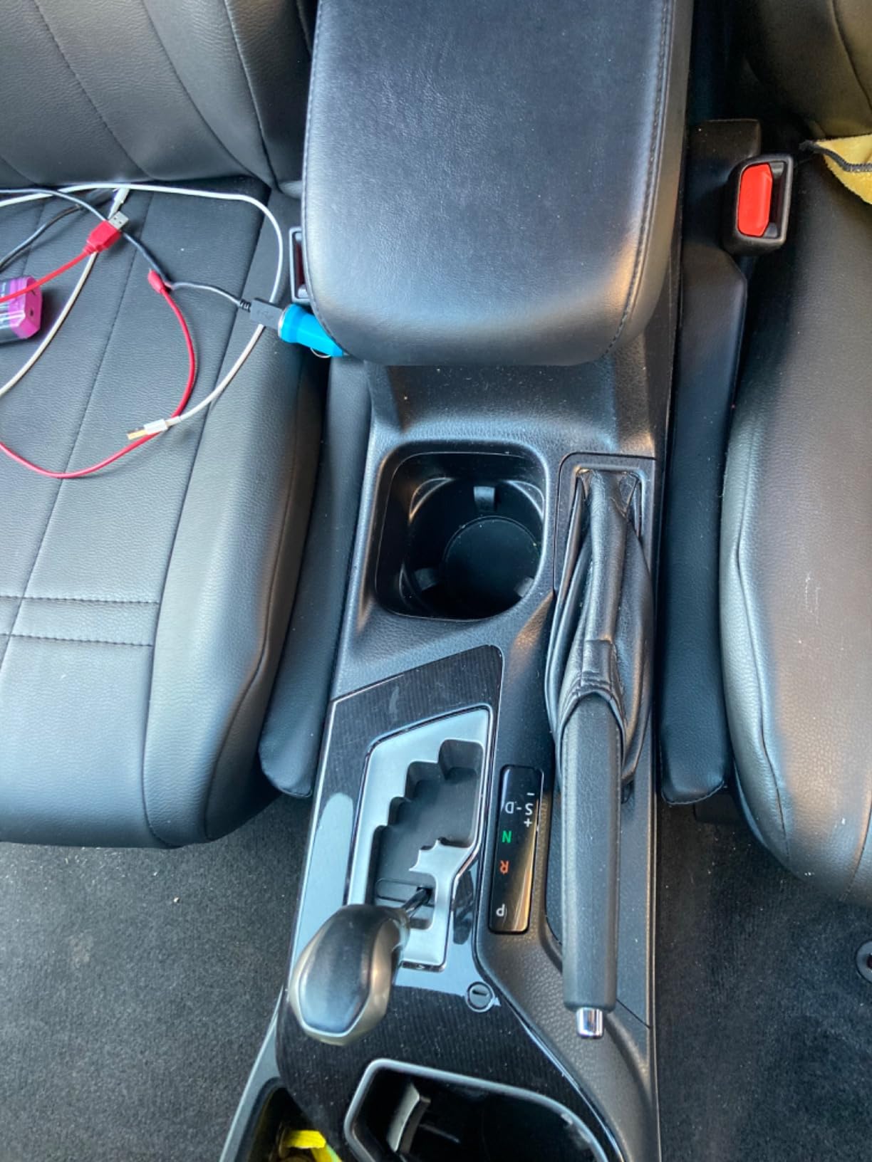Leather Seat Gap Filler, No Drop Seat Guard Universal for Car SUV, Truck to Fill The Gap Between Seat and Console customer photo 2