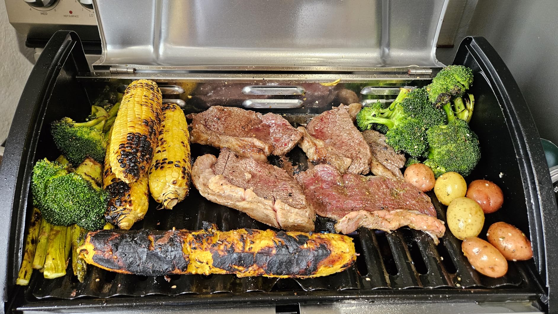 Cuisinart Grillster Portable Gas Grill, Stainless Steel Compact BBQ Grill with Locking Lid customer photo 2