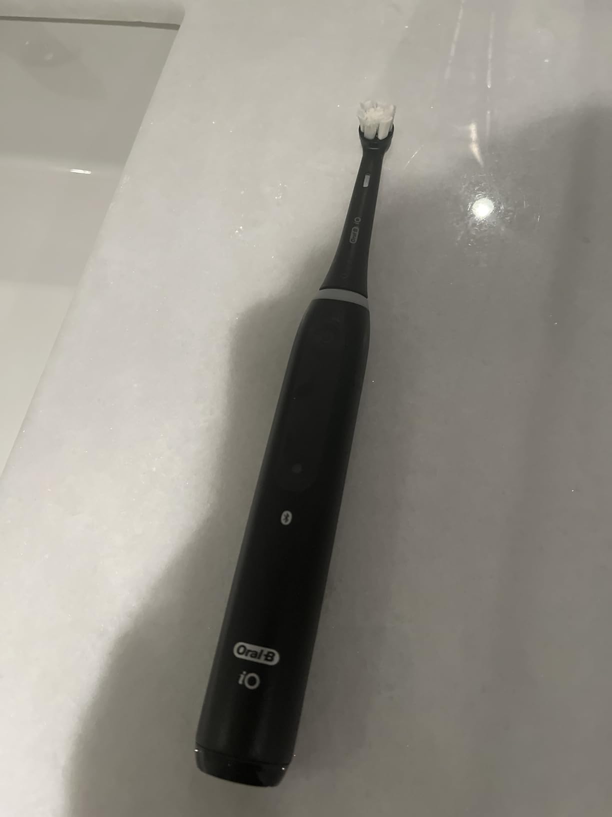 Oral-B Rechargeable Electric Toothbrush, iO5 Customizable Clean, 5 Cleaning Modes, Visual Pressure Sensor to Protect Gums, Travel Case, Black customer photo 1