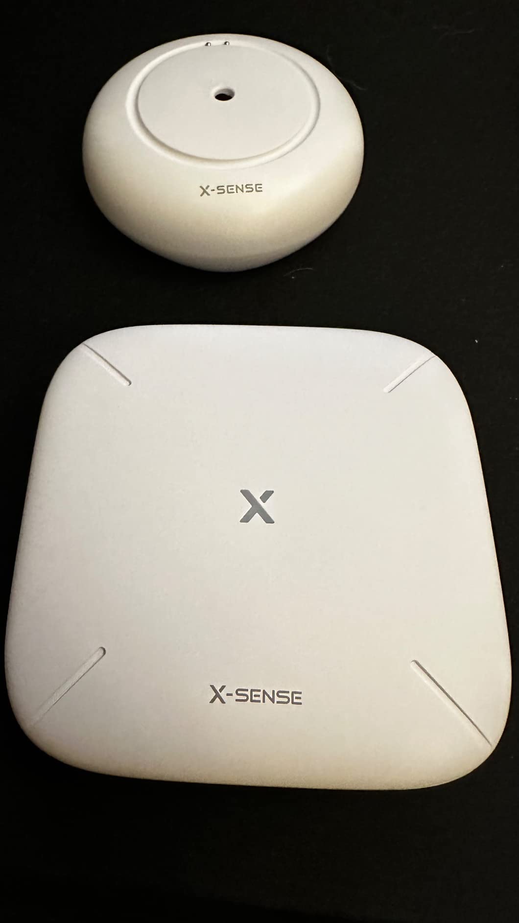 X-Sense Wi-Fi Water Leak Detector, Smart Water Sensor Alarm, Water Detector Alarm with 1700 ft Transmission Range for Kitchens, Basements, Bathrooms, 3 Water Detectors & 1 Base Station, Model SWS54 customer photo 1