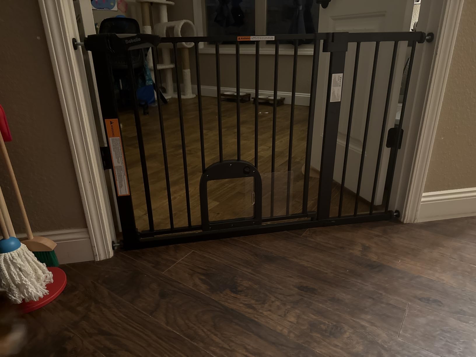 Babelio Upgraded Baby Gate with Cat Door, 29-43