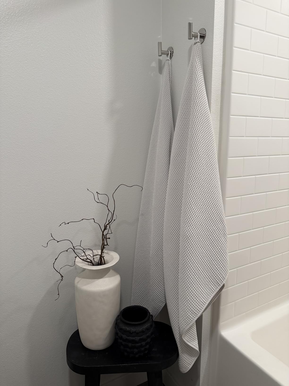 POLYTE 430 GSM Microfiber Oversize Quick Dry Lint Free Bath Towel, 60 x 30 in, 4 Pack (Waffle Weave) customer photo 2