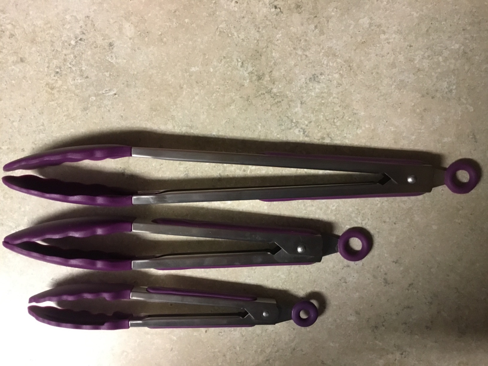 600ºF Heat Resistant Kitchen Tongs: U-Taste 7/9/12 inch Silicone Cooking Tong Set with Non Stick Rubber Tips and Silicon Coated 18/8 Stainless Steel Handle for Serving Grilling Salad (Midnight Blue) customer photo 1