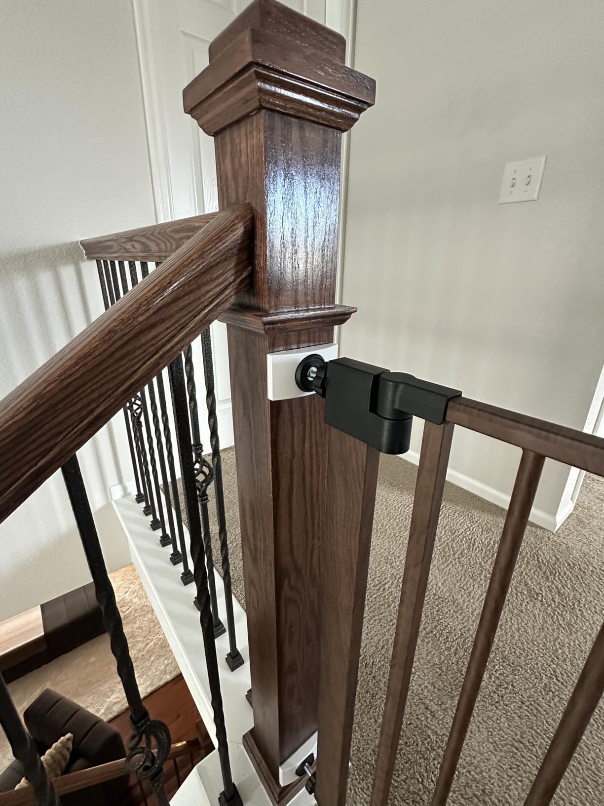 Babelio 29-55 Inch Extra Wide Baby/Dog Gate, PressGuard P7, Metal Auto Close, Pressure Mounted Pet Door for Doorways, NO Need Tools and Drilling, with Wall Cups, White customer photo 2