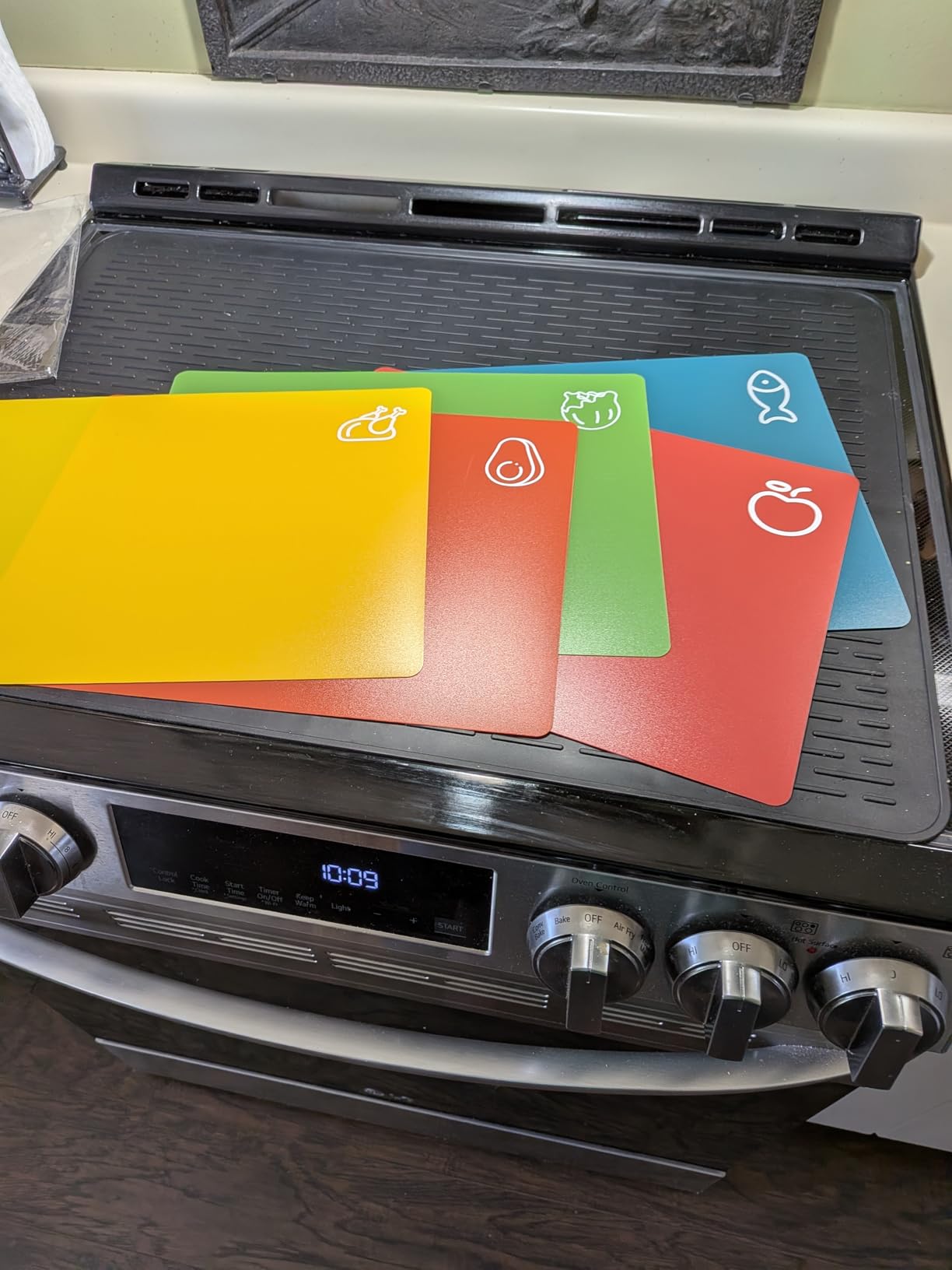 Goodluck 5 Pieces Flexible Cutting Boards, BPA Free Plastic Cutting Boards for Kitchen, Non Slip Cutting Mat for Meat and Vegetables customer photo 1