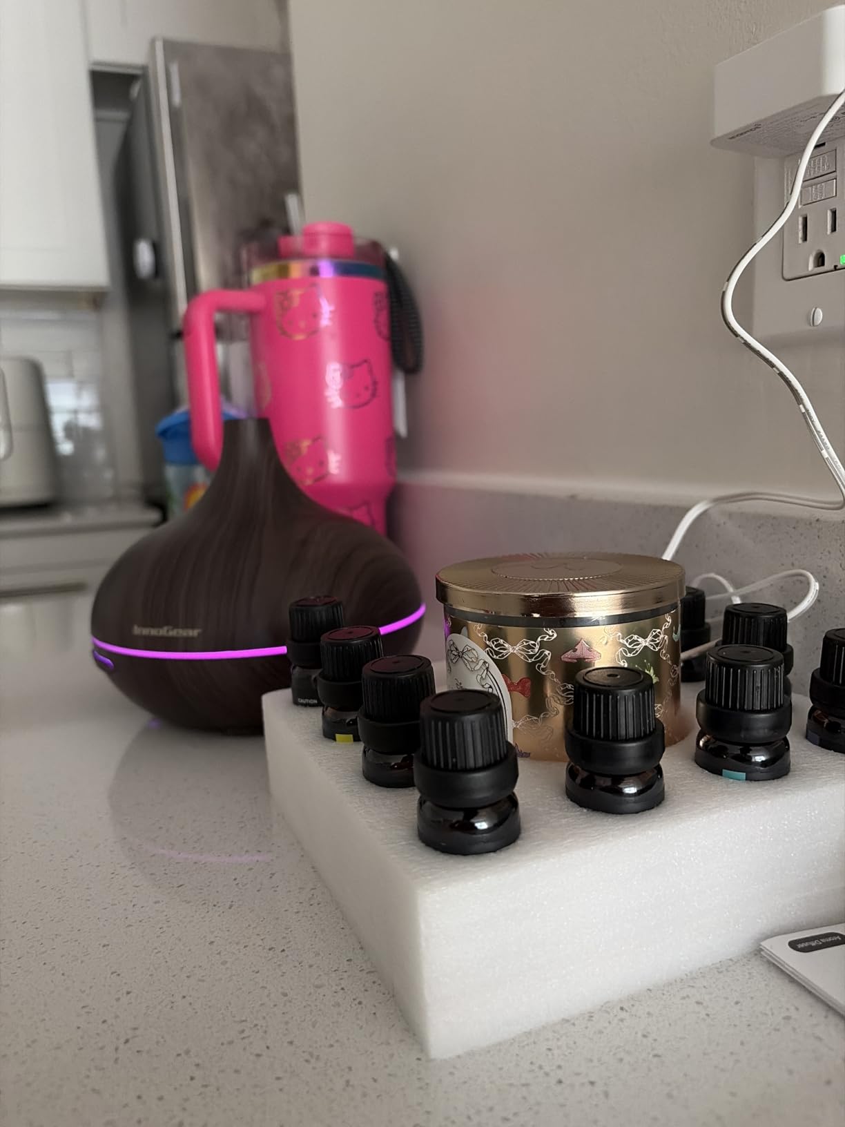 InnoGear Aromatherapy Diffuser & 10 Essential Oils Set, 400ml Diffuser Ultrasonic Diffuser Cool Mist Humidifier with 4 Timers 7 Colors Light Waterless Auto Off for Mother's Gift, Dark Wood Grain customer photo 1