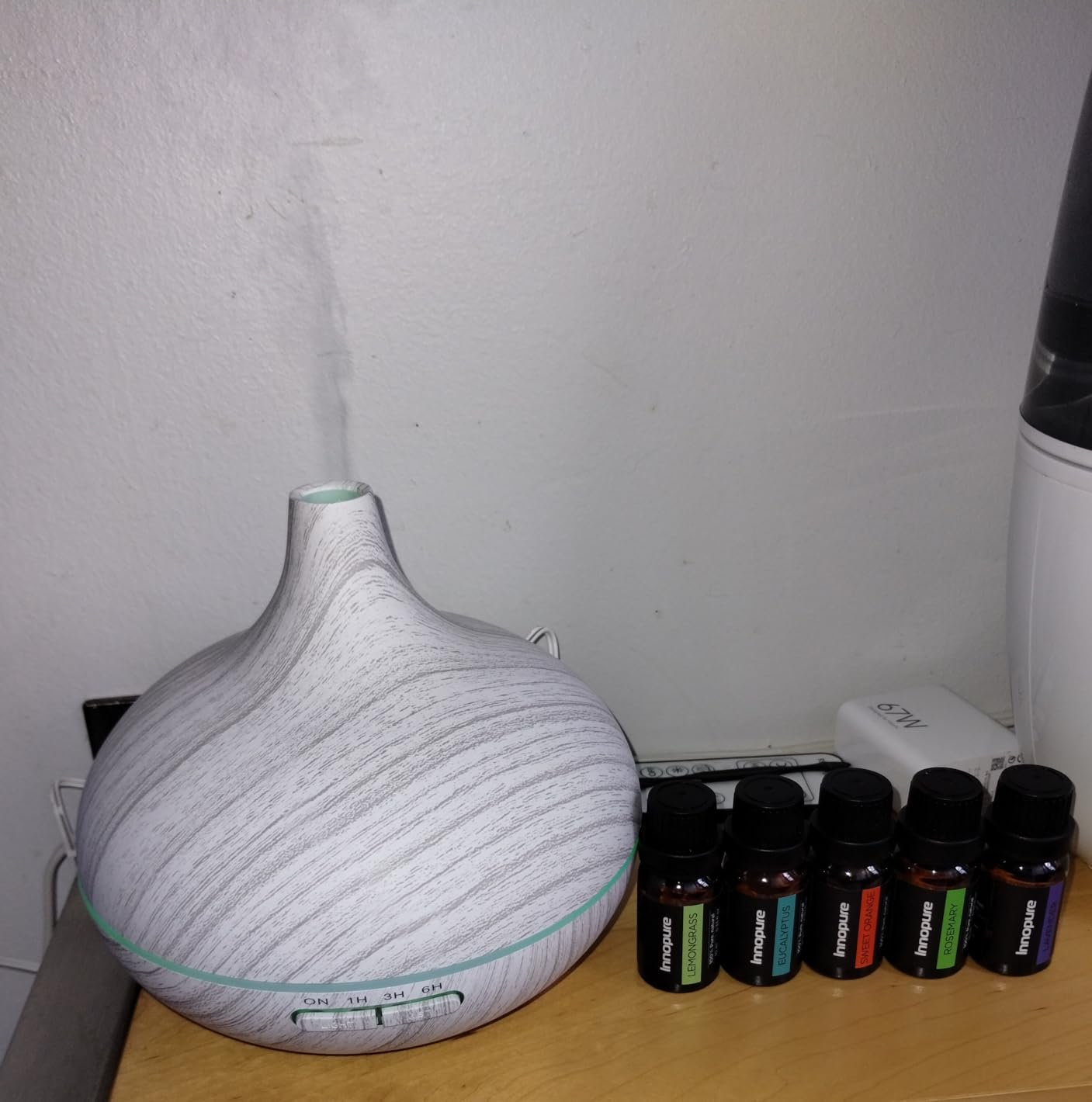 InnoGear Aromatherapy Diffuser & 10 Essential Oils Set, 400ml Diffuser Ultrasonic Diffuser Cool Mist Humidifier with 4 Timers 7 Colors Light Waterless Auto Off for Mother's Gift, Dark Wood Grain customer photo 2
