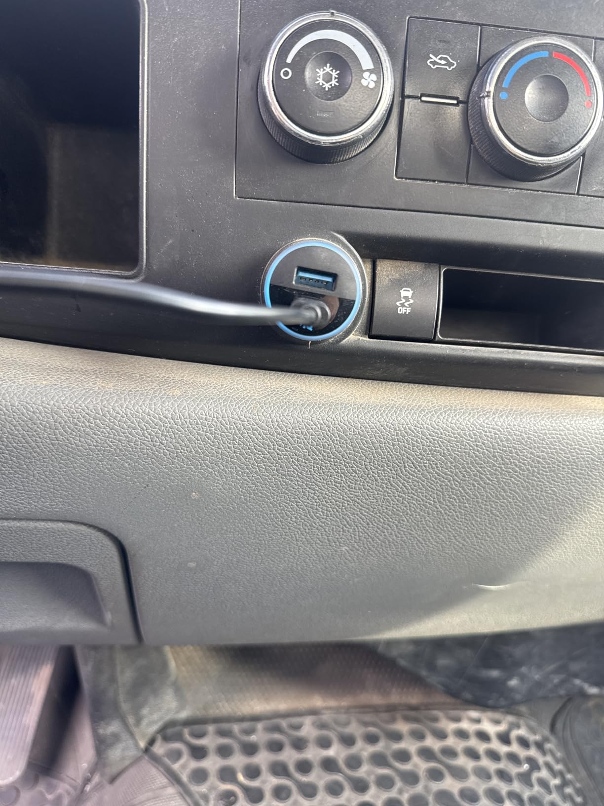 Anker 323 USB-C Car Charger Adapter, 52.5W Cigarette Lighter Charger with 30W PowerIQ 3.0 Fast Charging for iPhone 17/16/15/14/13/12 Series, Galaxy S25/24 customer photo 1