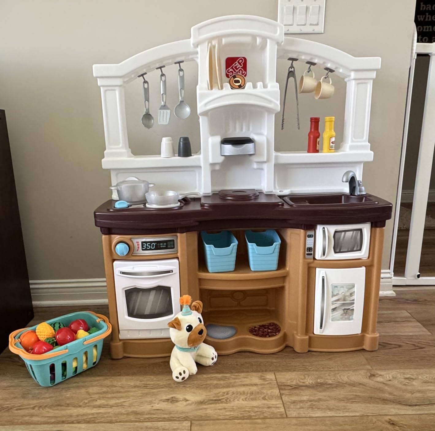 Step2 Fun with Friends Kids Kitchen Playset, Indoor/Outdoor Kitchenette with Lights & Sounds, Durable Plastic, 25-Piece Toy Accessories, Toddlers 2+ Years, Gray customer photo 1