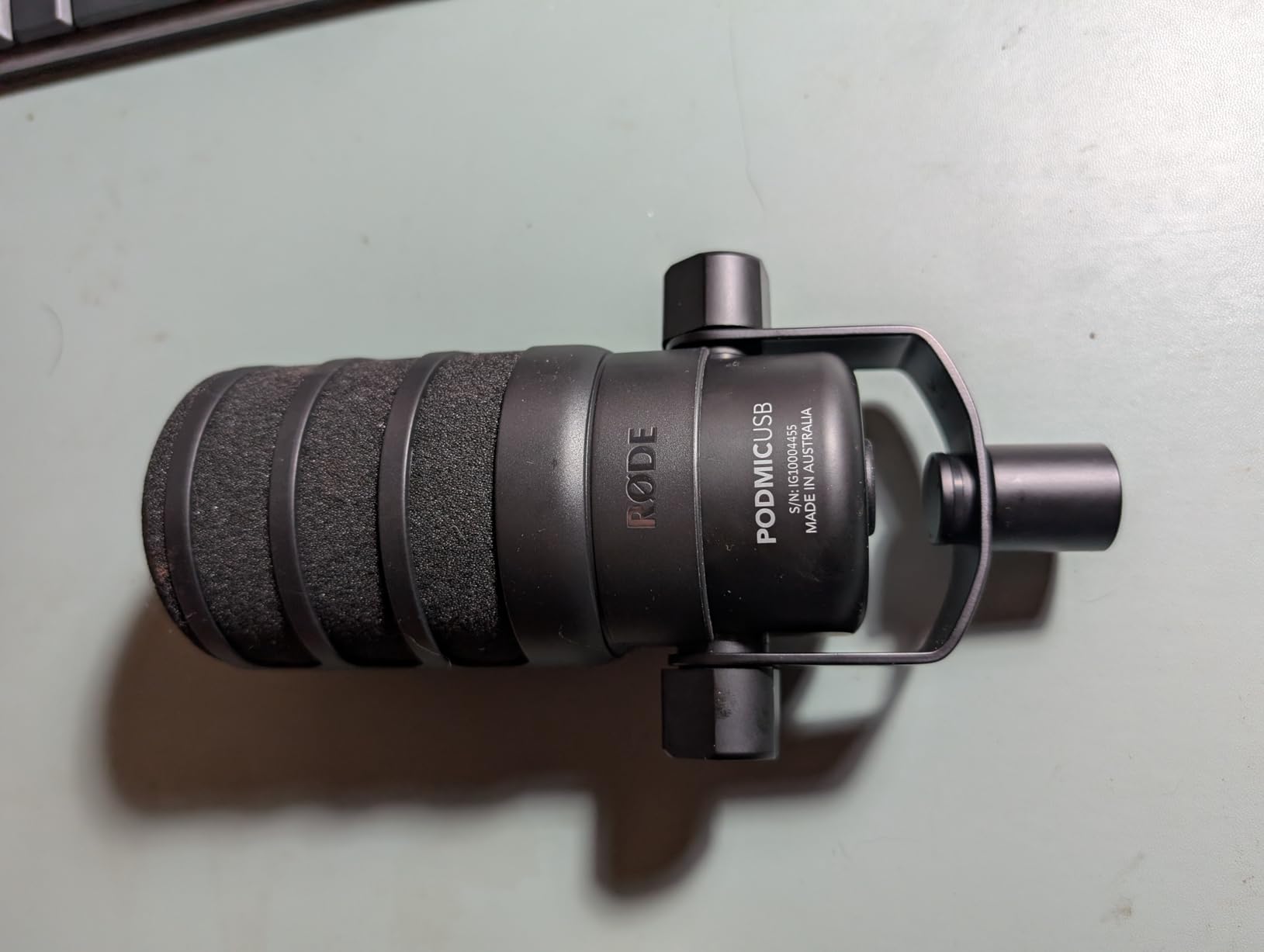 RODE PodMic USB Versatile Dynamic Broadcast Microphone With XLR and USB Connectivity for Podcasting, Streaming, Gaming, Music-Making and Content Creation (Black) customer photo 1