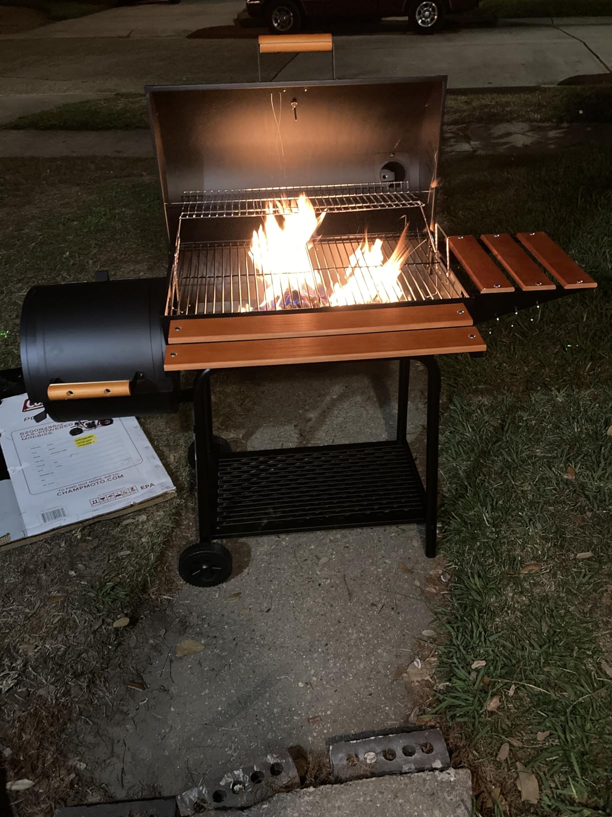 Royal Gourmet CC1830W 30-Inch Charcoal Grill with Offset Smoker and Wood-Painted Side Table, Outdoor Smoker Grill with 811 Sq. In. Cooking Area for Outdoor Barbecue Event, Black customer photo 1