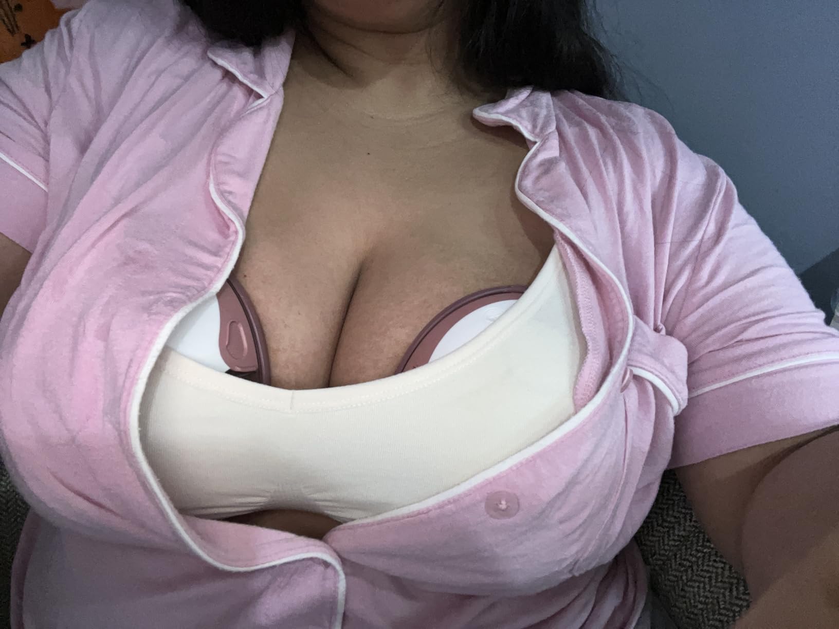 Momcozy Breast Pump Hands Free Mobile Style | M6, Wearable Breastfeeding Electric Breast Pump Ideal Rhythm More Milk, DoubleFit Flange More Fit & Discreet with 3 Modes 9 Levels, 24mm - 2 Pack Cozy Red customer photo 1
