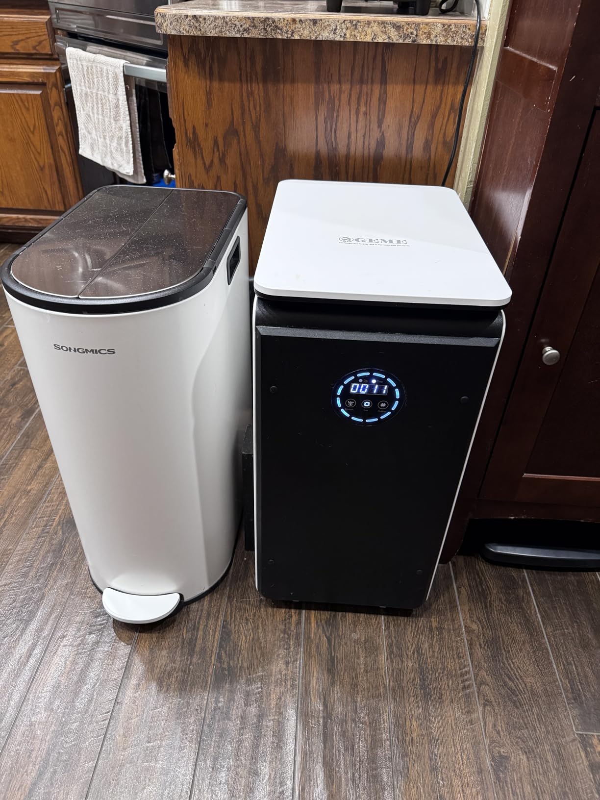 GEME Smart 19L Electric Composter for Kitchen, Filter No Need to Change, Real Compost, Not Dehydration Tec, Add Waste Anytime Bio Compost Machine, Electric Compost Bin Indoor Odorless Quiet customer photo 1