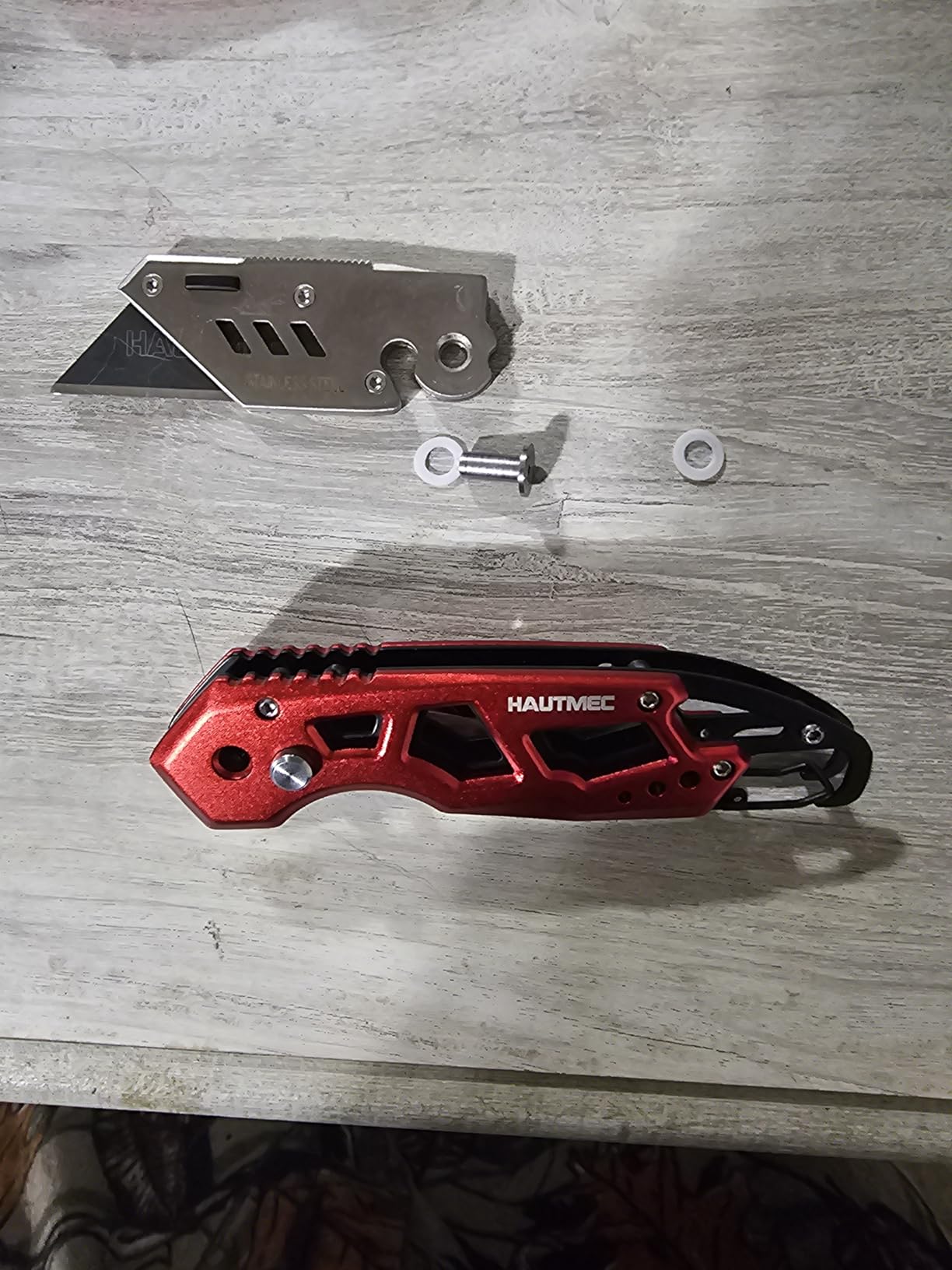 HAUTMEC Folding Utility Knife with 10-Pack SK2H Blades, Heavy-Duty Aluminum Box Cutter with Belt Clip, Quick-Change Blades, Safety Lock & Carabiner - HT0263 customer photo 1