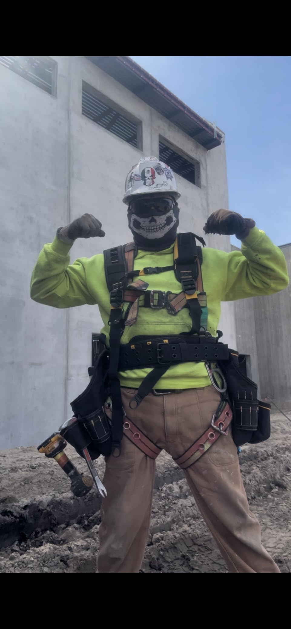 DEWALT Professional Tool Belt Organizer With Suspenders and 25 Pockets, Heavy Duty Construction customer photo 1