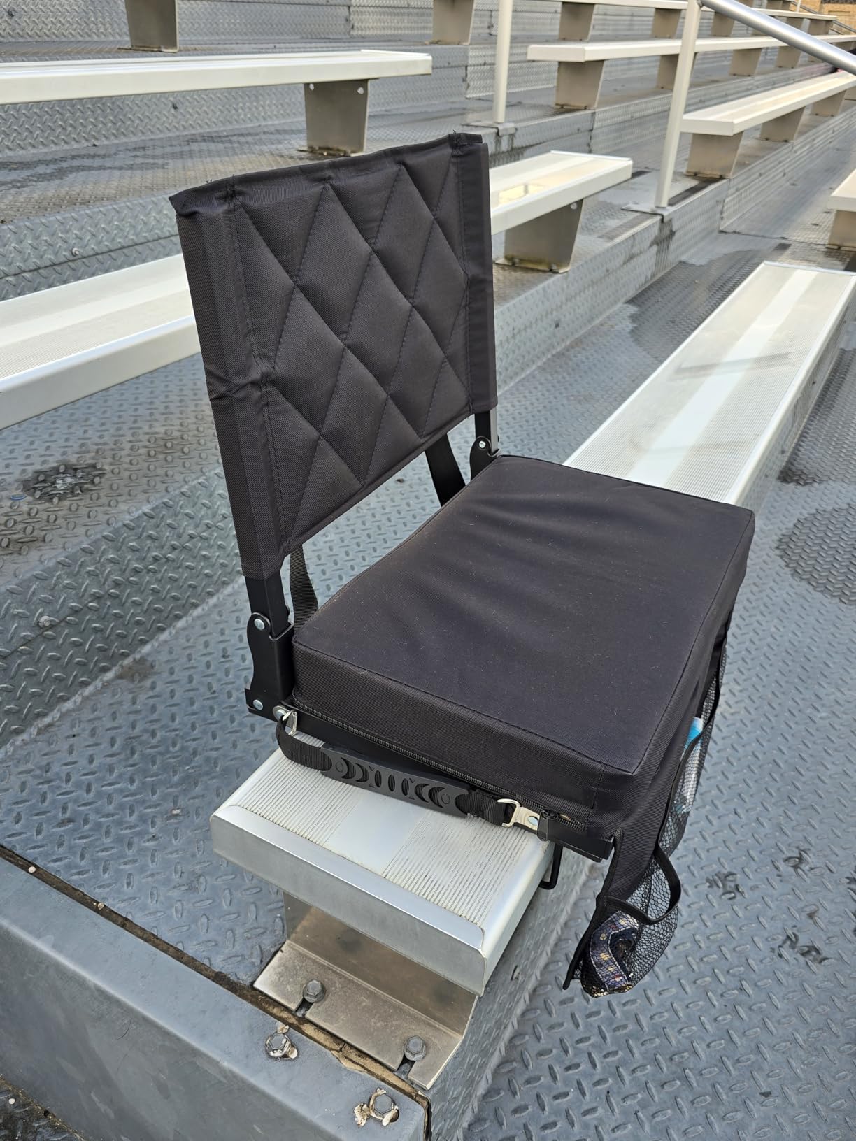 Sheenive Stadium Seats for Bleachers with Back Support, Bleacher Seats with Backs and Cushion Wide, Padded Portable Folding Comfort Stadium Chair with Shoulder Strap for Football Baseball Games customer photo 2