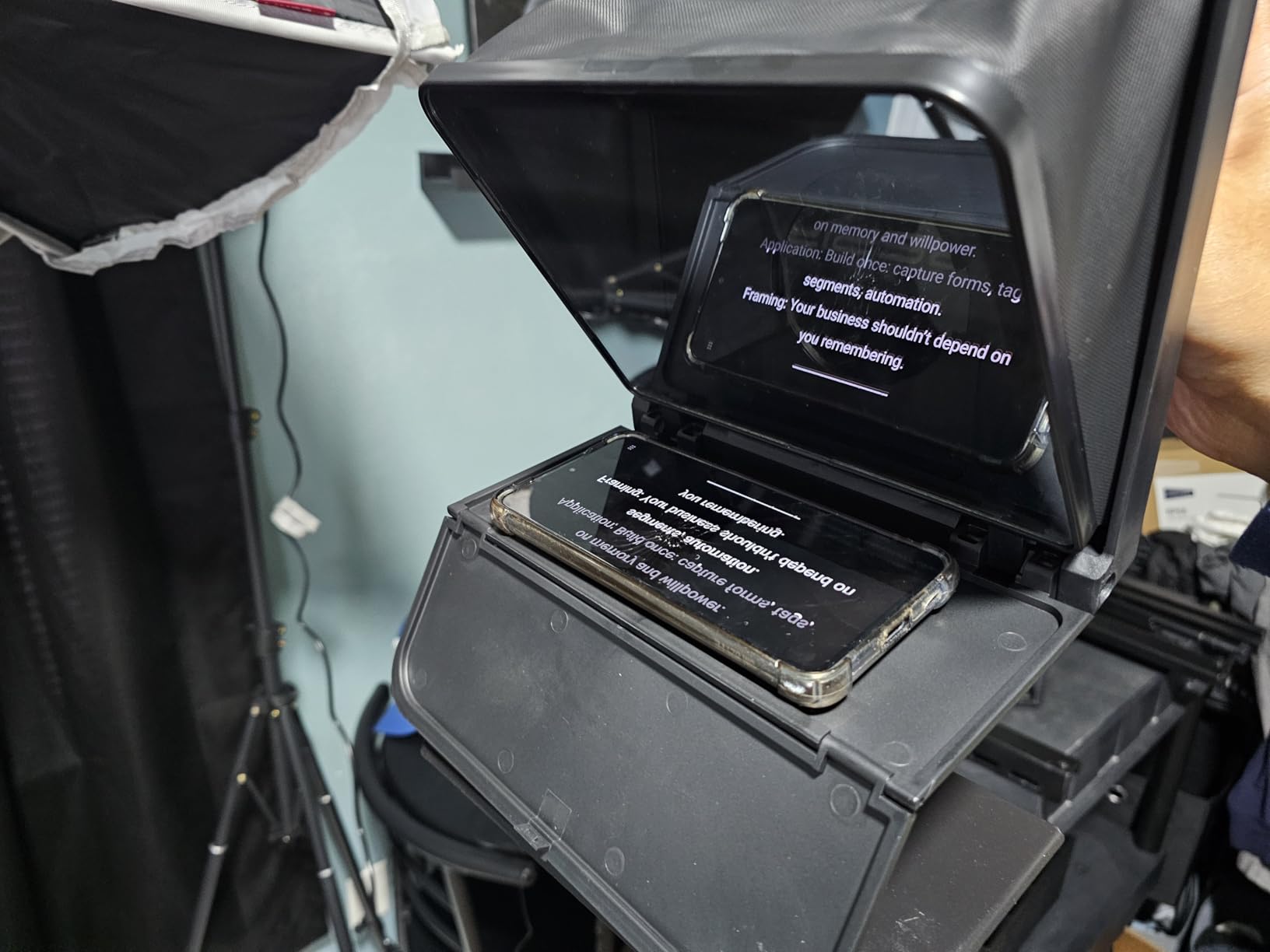 LENSGO TC7S Portable Teleprompter for Phone, One-Second Fold Mini Teleprompter with Remote Control, App Compatible with iPhone & Android customer photo 1