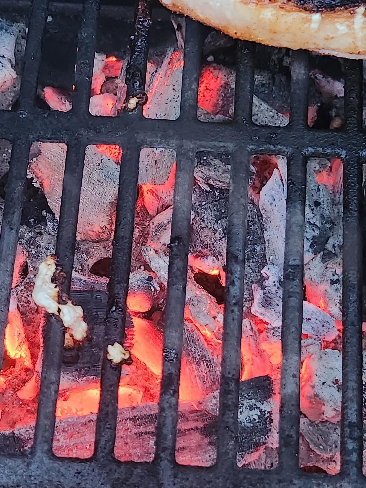 Rockwood Natural Lump Charcoal - Hardwood Lump Charcoal Blend of Oak, Hickory & Cherry for Clean Burn, High-Heat Grilling & Smoky Flavor Barbecue - Ideal for Kettle & Kamado Grills - 20lbs (2 Packs) customer photo 2