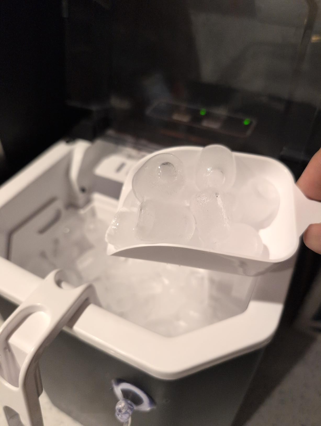 Silonn Ice Maker Countertop, Portable Ice Machine with Carry Handle, Self-Cleaning Ice Makers with Basket and Scoop, 9 Cubes in 6 Mins, 26 lbs per Day customer photo 2