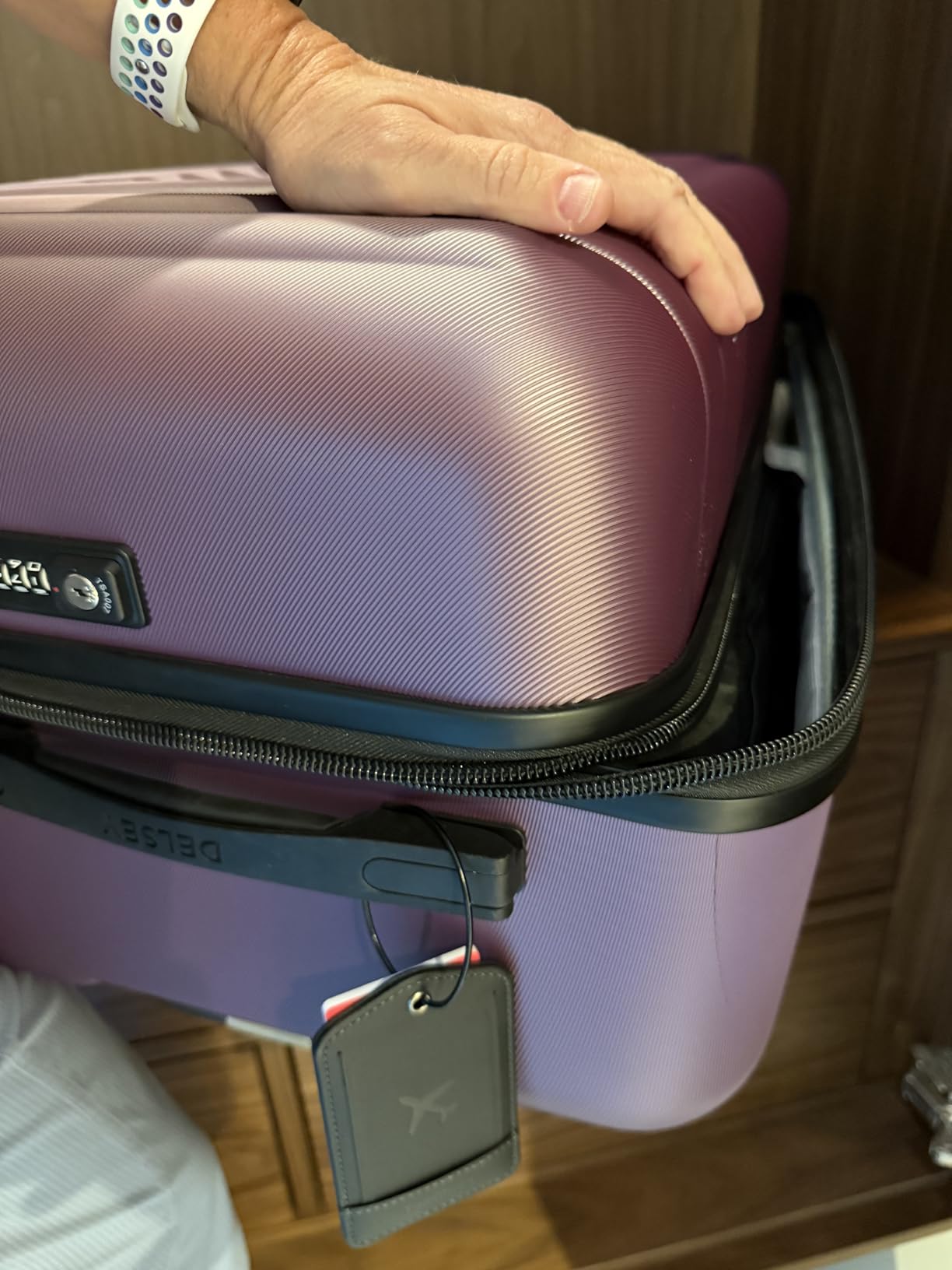 DELSEY PARIS Cruise 3.0 Hardside Expandable Luggage with Spinner Wheels, Glossy Ivory, Carry on 20 Inch customer photo 1