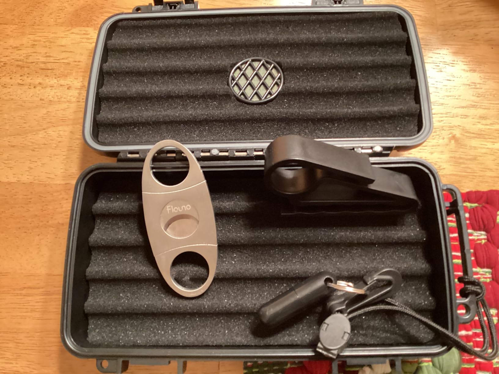 Flauno Travel Cigar Humidor Case - Portable Cigar Box with Humidifier Disc & Cigar Cutter | Waterproof | Airtight | Durable (Holds up to 10 Cigars) customer photo 1