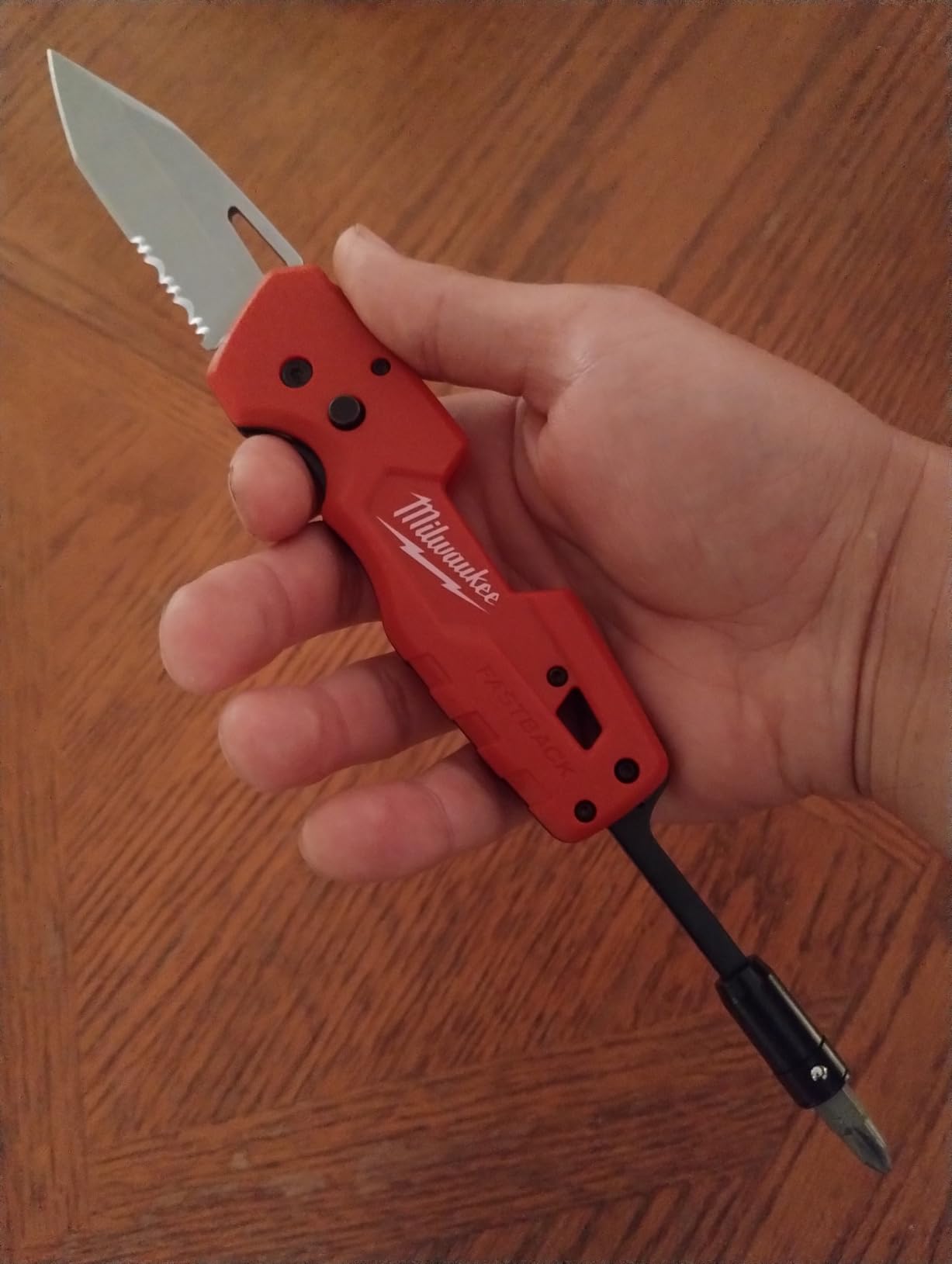 Milwaukee FASTBACK Folding Utility Knife w/Blade Multifunctionality, Red-black customer photo 2