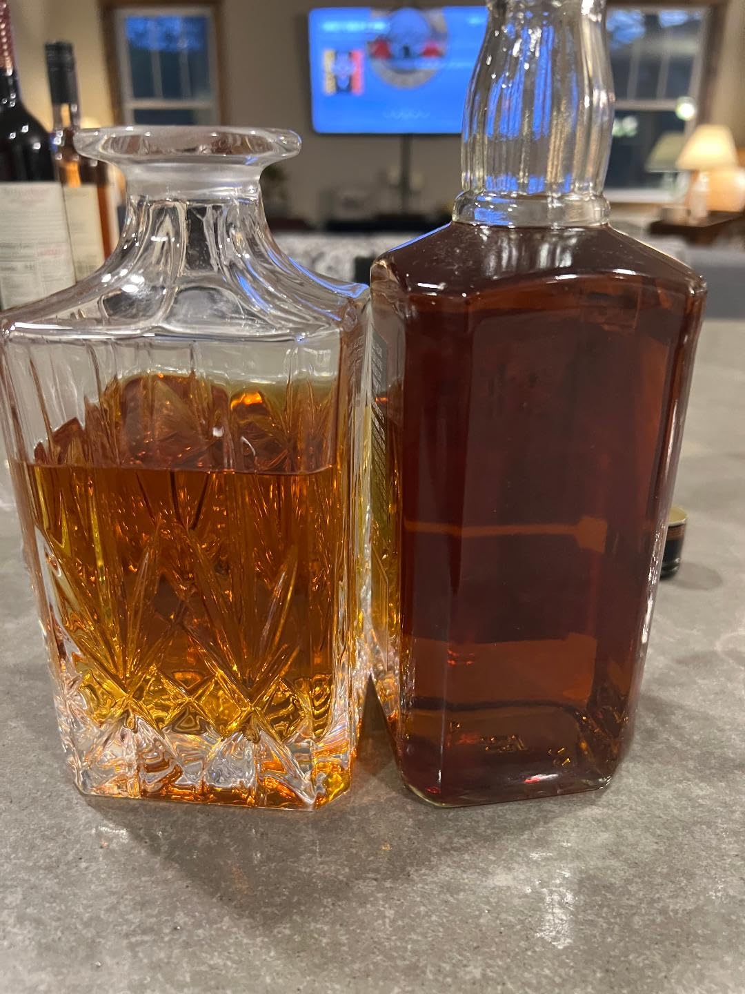 2.5 Gallon Oak Barrel (Distillery Series - Steel Hoops, Unvarnished) with Wood Stand, Bung & Spigot - Charred Oak Bourbon Whiskey Aging Barrel For The Home Brewer, Distiller, Wine Maker (10 Liter) customer photo 1