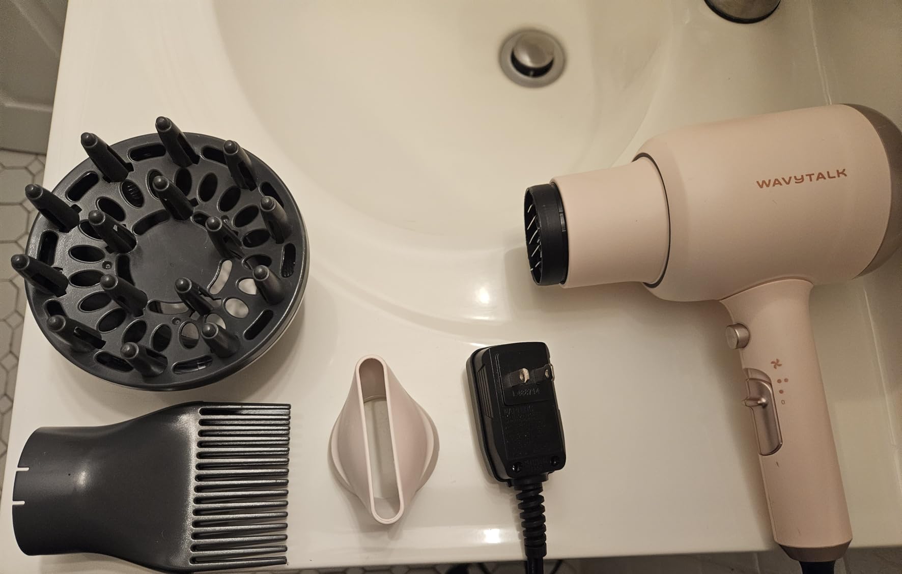 Wavytalk Hair Dryer with Diffuser, Blown Away Ionic Hair Dryer for Curly Hair with Comb, 1875W Fast Drying Blow Dryer with Ceramic Technology, 3 Attachments for All Hair Types, Light and Quiet, Black customer photo 1