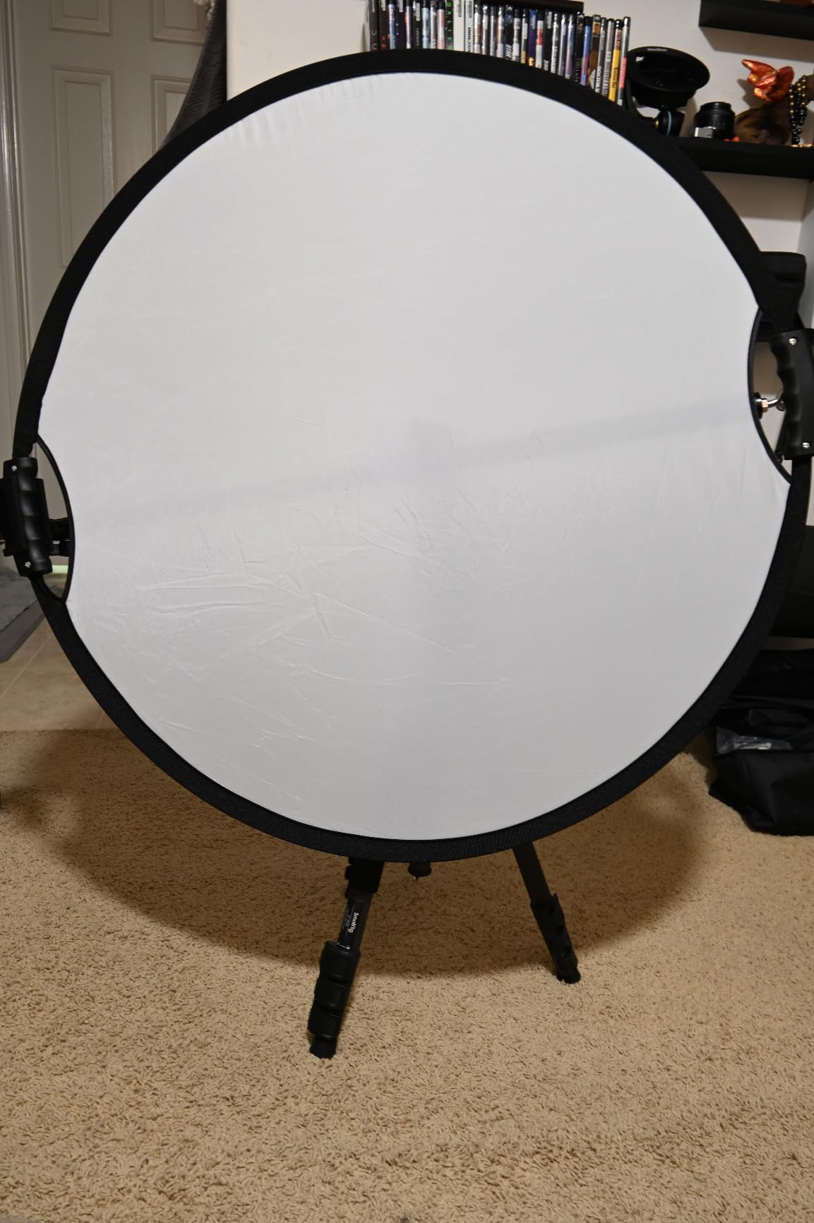WELLMAKING 32 Inch (80cm) Reflector Photography, Collapsible Light Reflector with Bag & tilt Adapter, 5 in 1 Handle Reflector for Studio & Outdoor Lighting -Translucent, Silver, Gold, White and Black customer photo 2