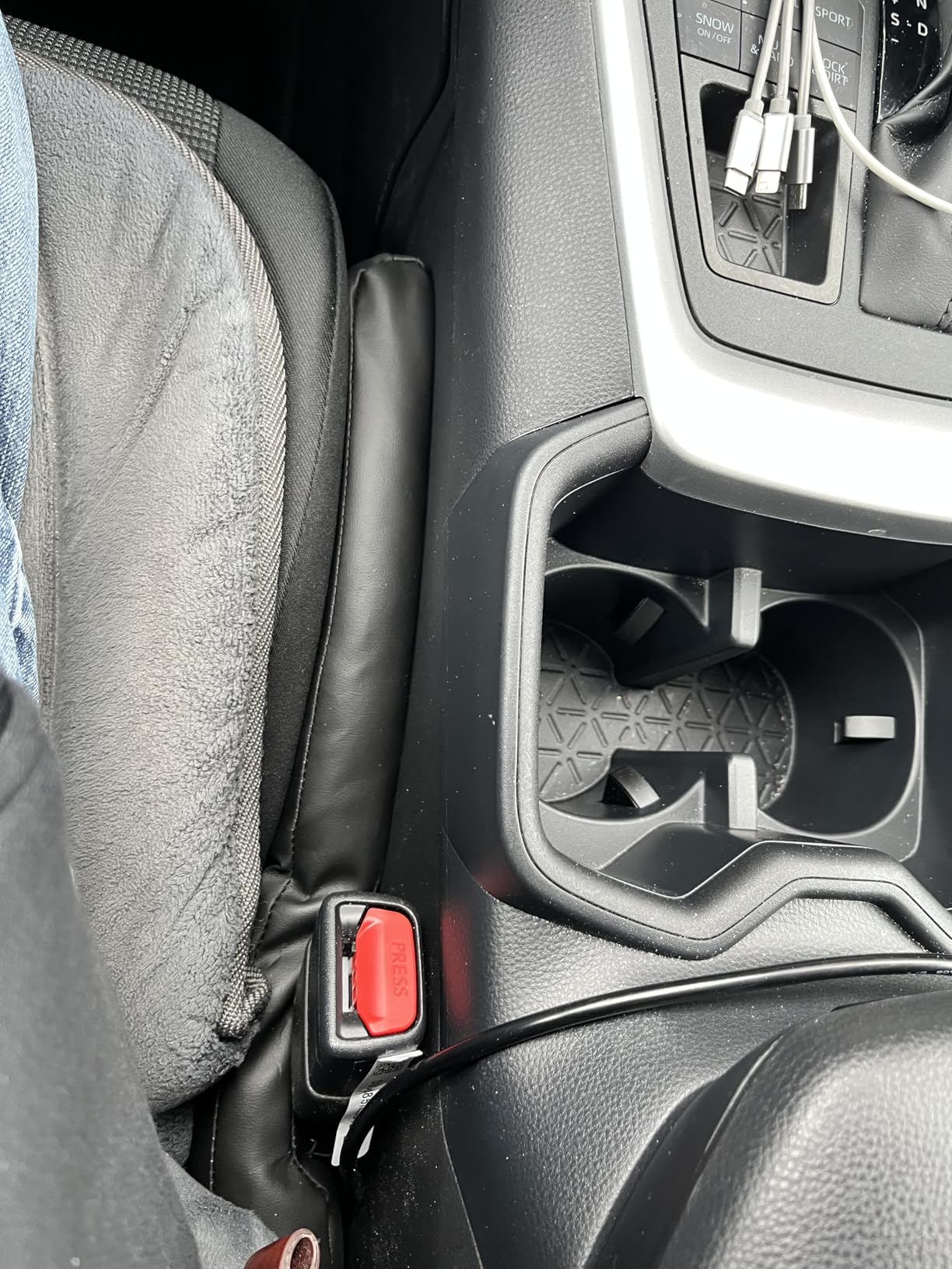 Leather Car Seat Gap Filler Universal for Car Truck SUV to Block The Gap Between Seat and Console Stop Things from Dropping 2 Sets Black customer photo 2