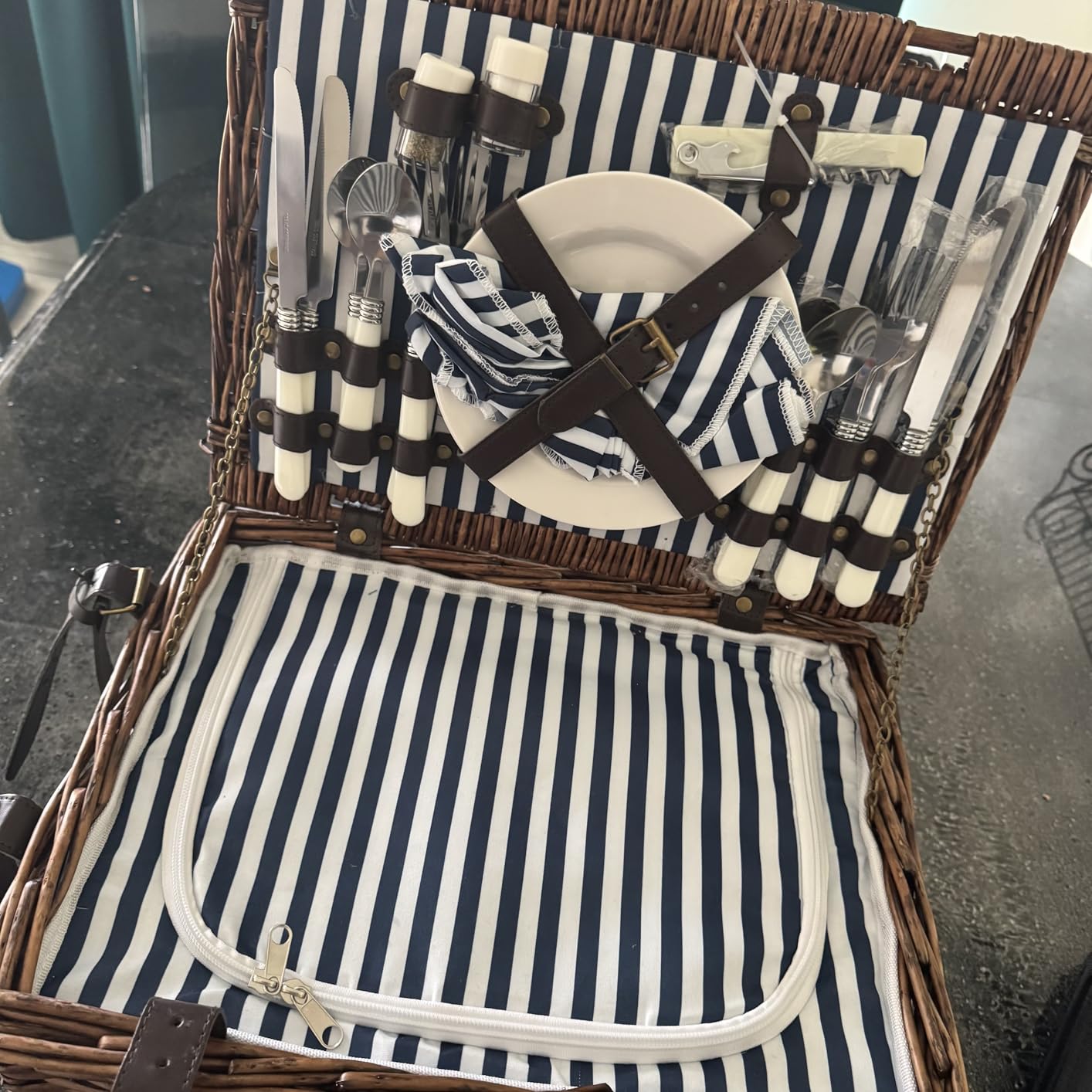Picnic Basket for 2 Persons - Baskets with Cooler and Picnic Blanket, Classical Wicker Picnic Basket with Waterproof & Sand-Proof Beach Mat, Willow Hamper Service Set customer photo 1