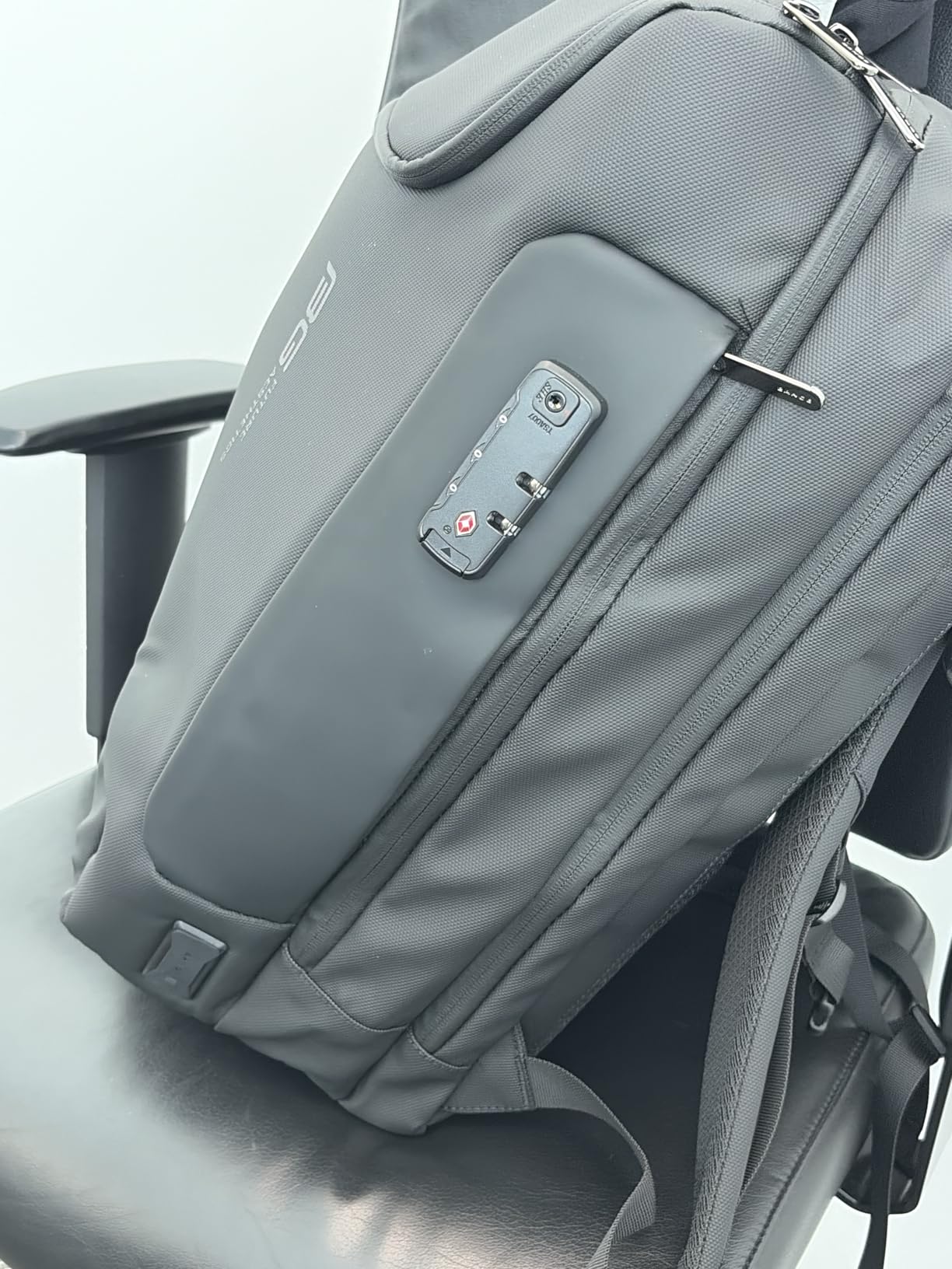 BANGE Men's Anti-Theft Backpack,Waterproof Fashion Travel Backpacks,High Tech Backpack with USB3.0 Charging Port,Business Laptop Backpack Fits 17.3 Inch Notebook customer photo 2