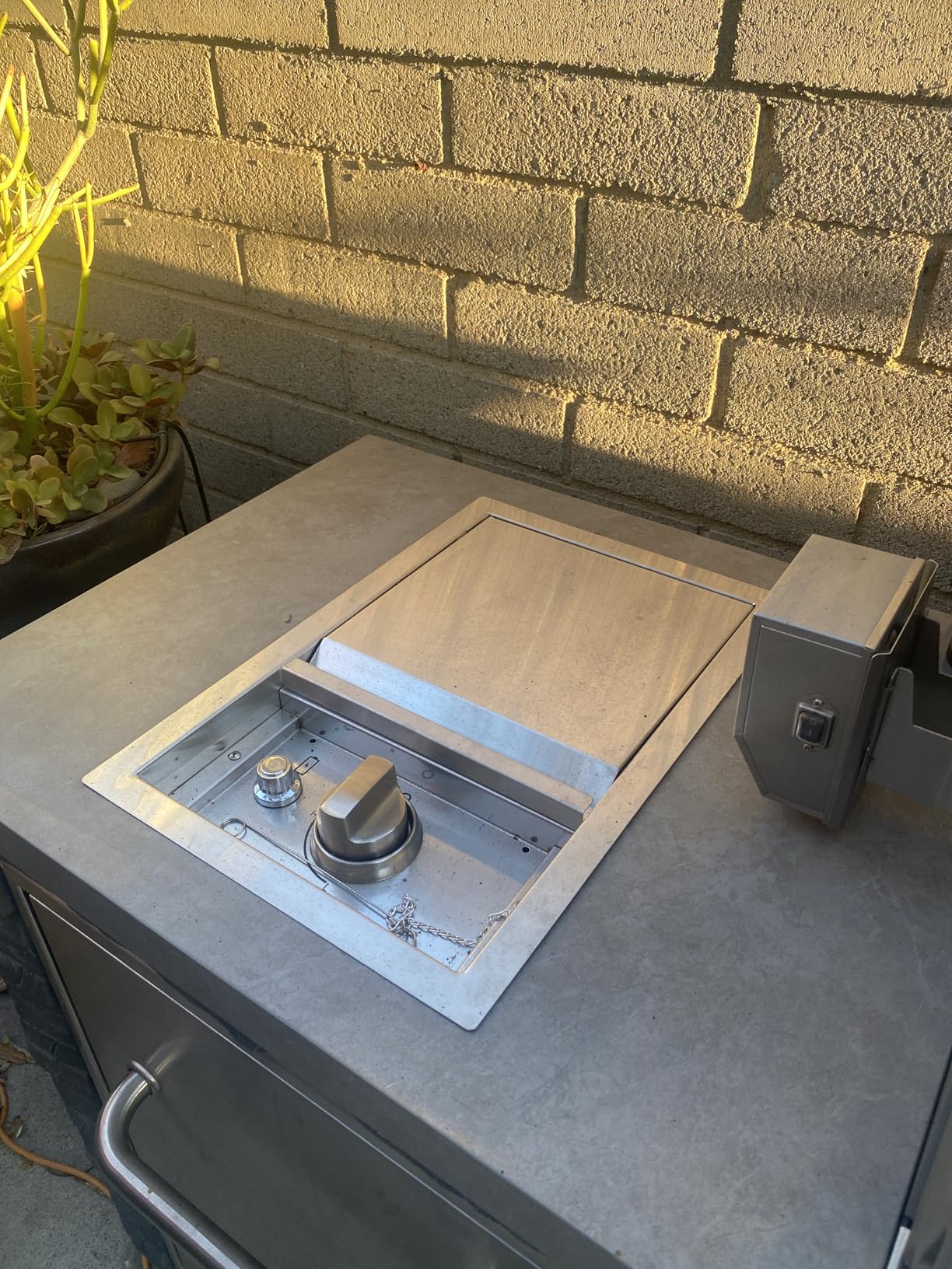 Spire Stainless Steel Built-in Side Burner with Lid, 12000BTUs, Outdoor Propane Grill & Cooking, Convertible to Natural Gas, Perfect for Custom Kitchen Islands, 760-0023B customer photo 1