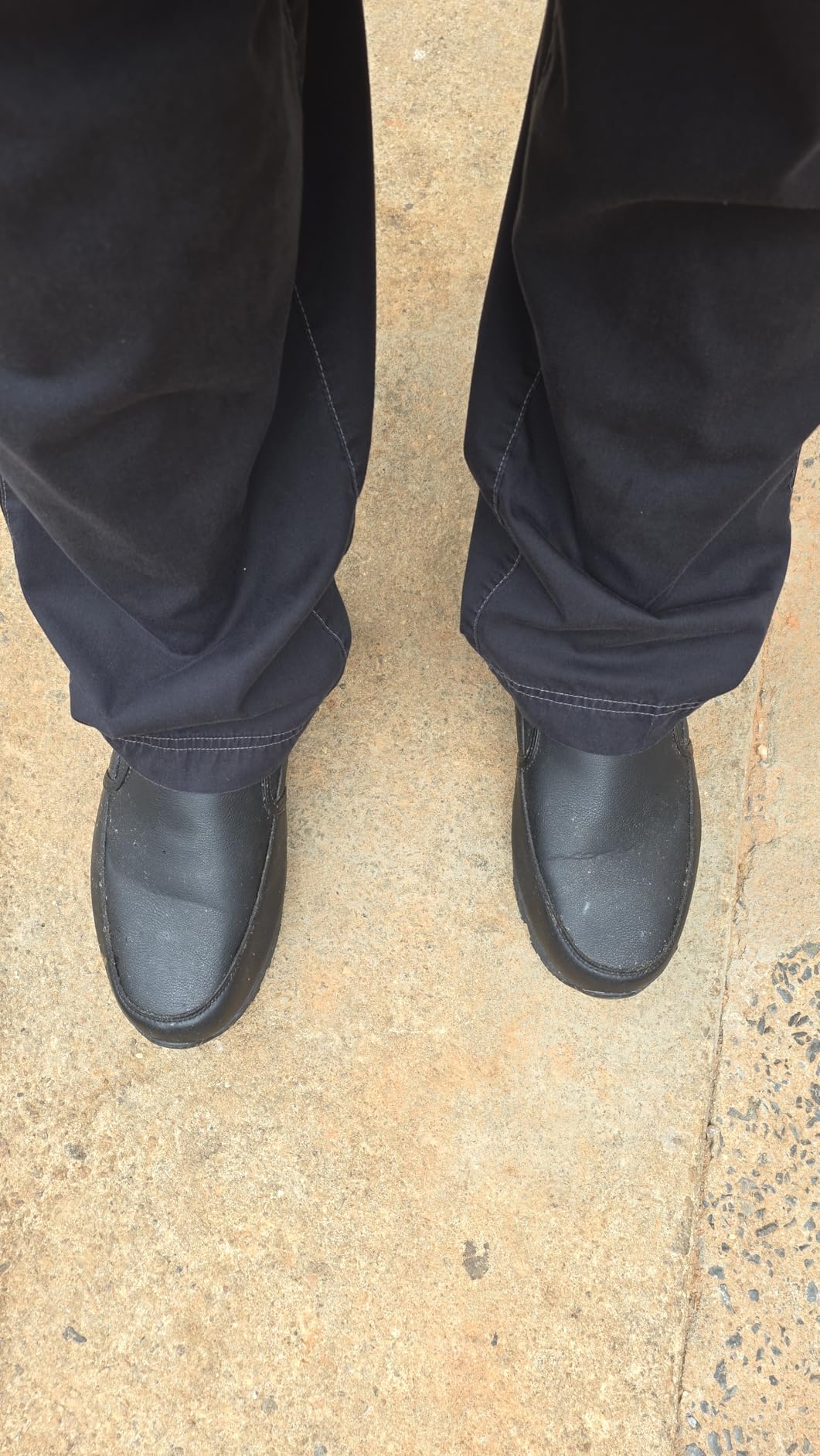 HISEA Non Slip Work Shoes for Men, Water & Oil Resistant Leather Slip on Kitchen Shoes, Comfortable Mens Slip Resistant Chef Shoes for Restaurant Food Service, Lightweight Walking Shoes, Black customer photo 1