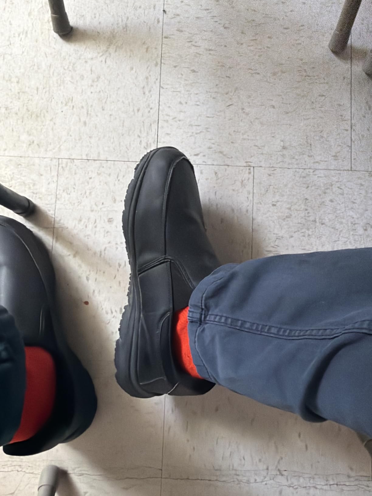 HISEA Non Slip Work Shoes for Men, Water & Oil Resistant Leather Slip on Kitchen Shoes, Comfortable Mens Slip Resistant Chef Shoes for Restaurant Food Service, Lightweight Walking Shoes, Black customer photo 2