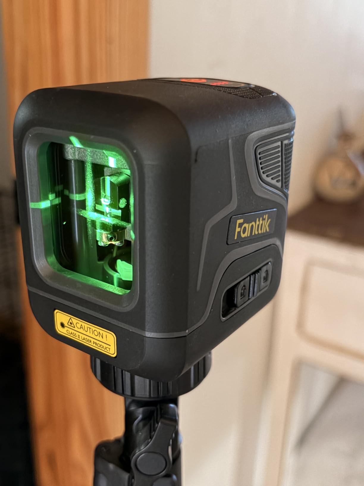 Fanttik D2 Pocket Green Laser Level, 100 ft Self-Leveling Cross Line Laser, Type-C Rechargeable, Rotatable 360 Degree, Pulse Mode, Magnetic Bracket, Carrying Pouch, for Picture Hanging and Home DIY customer photo 2