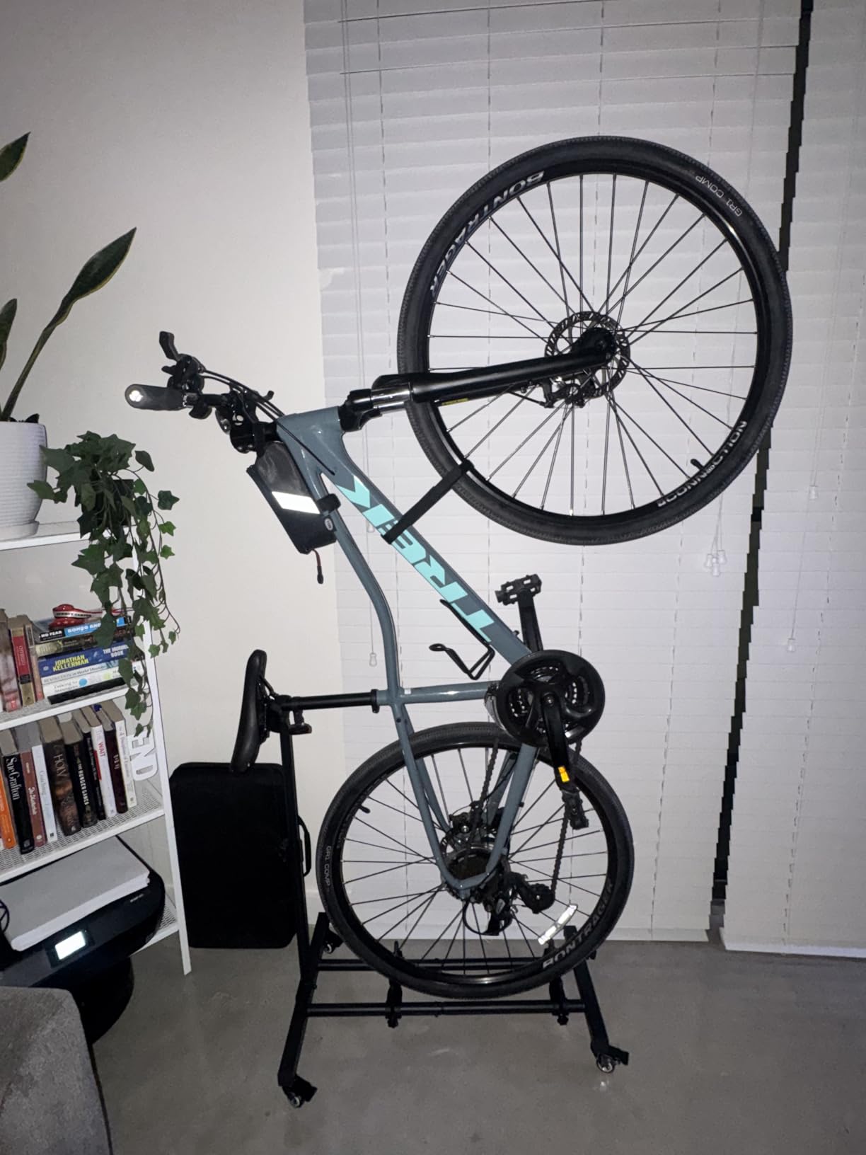 Sttoraboks Vertical Bike Stand, Freestanding Bike Rack Garage Storage Upright Bicycle Floor Stand Indoor Bike Holder with Adjustable Height for Garage & Apartment - for Wheels Sizes up to 29