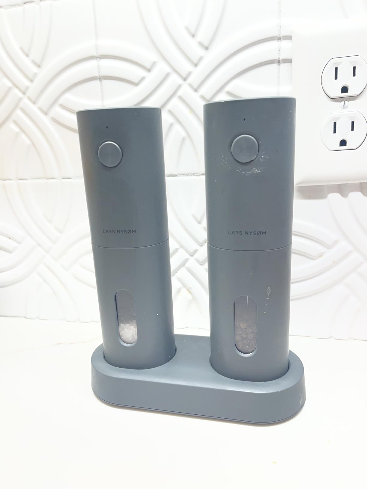 LARS NYSØM Electric Salt and Pepper Grinder Set, USB Rechargeable, Automatic Salt and Pepper Mills, Spice Shakers Refillable with LED Light, Adjustable Coarseness, Ceramic Grinder (Taupe Brown) customer photo 1