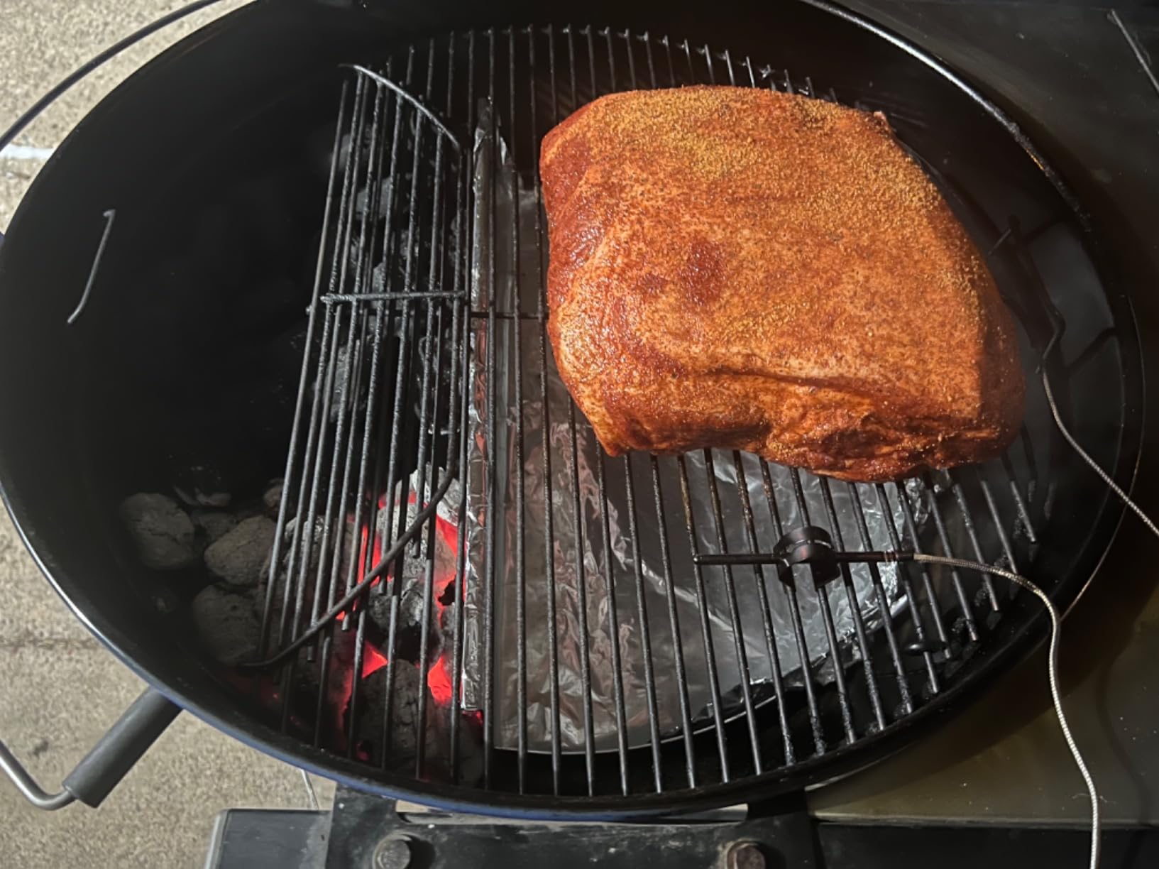 Smoke and Sizzle - Stainless Steel Charcoal Basket and Drip Tray for Weber Kettle 22