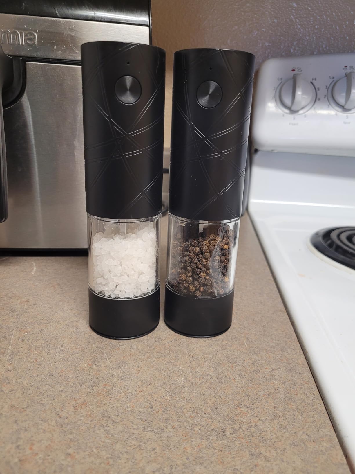 2Pack Electric Salt and Pepper Grinder Set USB Rechargeable with Warm LED Light, Adjustable Coarseness Lidaop Large Capacity Automatic Salt Pepper Mill Shakers for Kitchen, Restaurant, Outdoor, Black customer photo 1