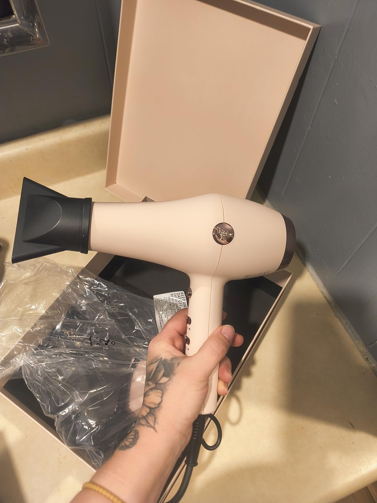 L'Ange Hair Soleil Professional Hair Dryer, Fast Drying Ionic Blow Dryer for Frizz-Free Results, 3 Heat Settings with Cool Shot Feature, Lightweight Hairdryer with Concentrator 1875W, Black customer photo 2